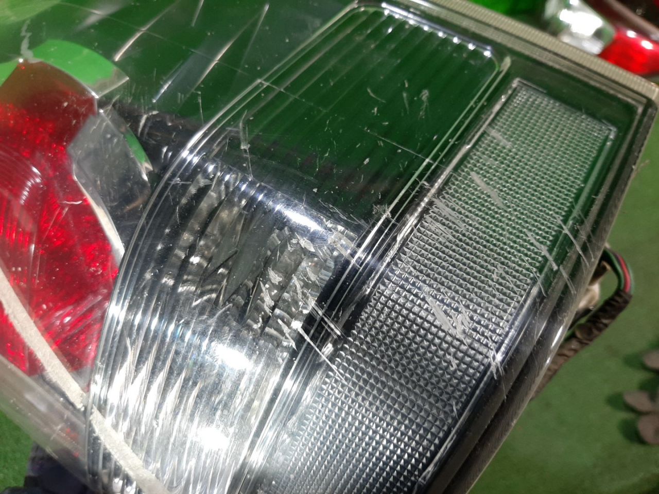 Стоп-сигнал правый задний MITSUBISHI PAJERO V83W 2 ракурс