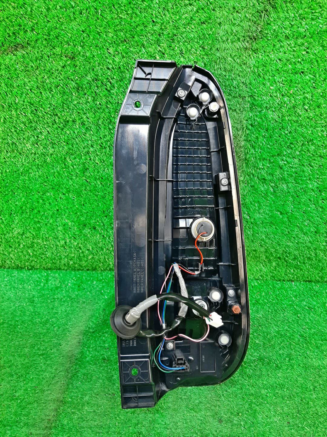 Стоп-сигнал левый задний NISSAN ROOX B44A 2 ракурс
