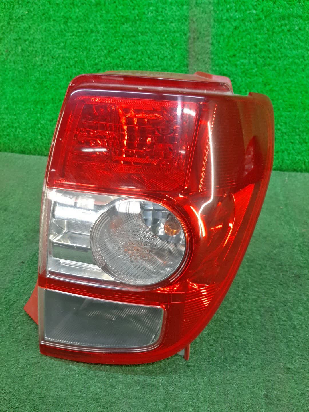 Стоп-сигнал правый задний TOYOTA IST, URBAN CRUISER NCP110, NCP115, ZSP110, NSP110 1 ракурс
