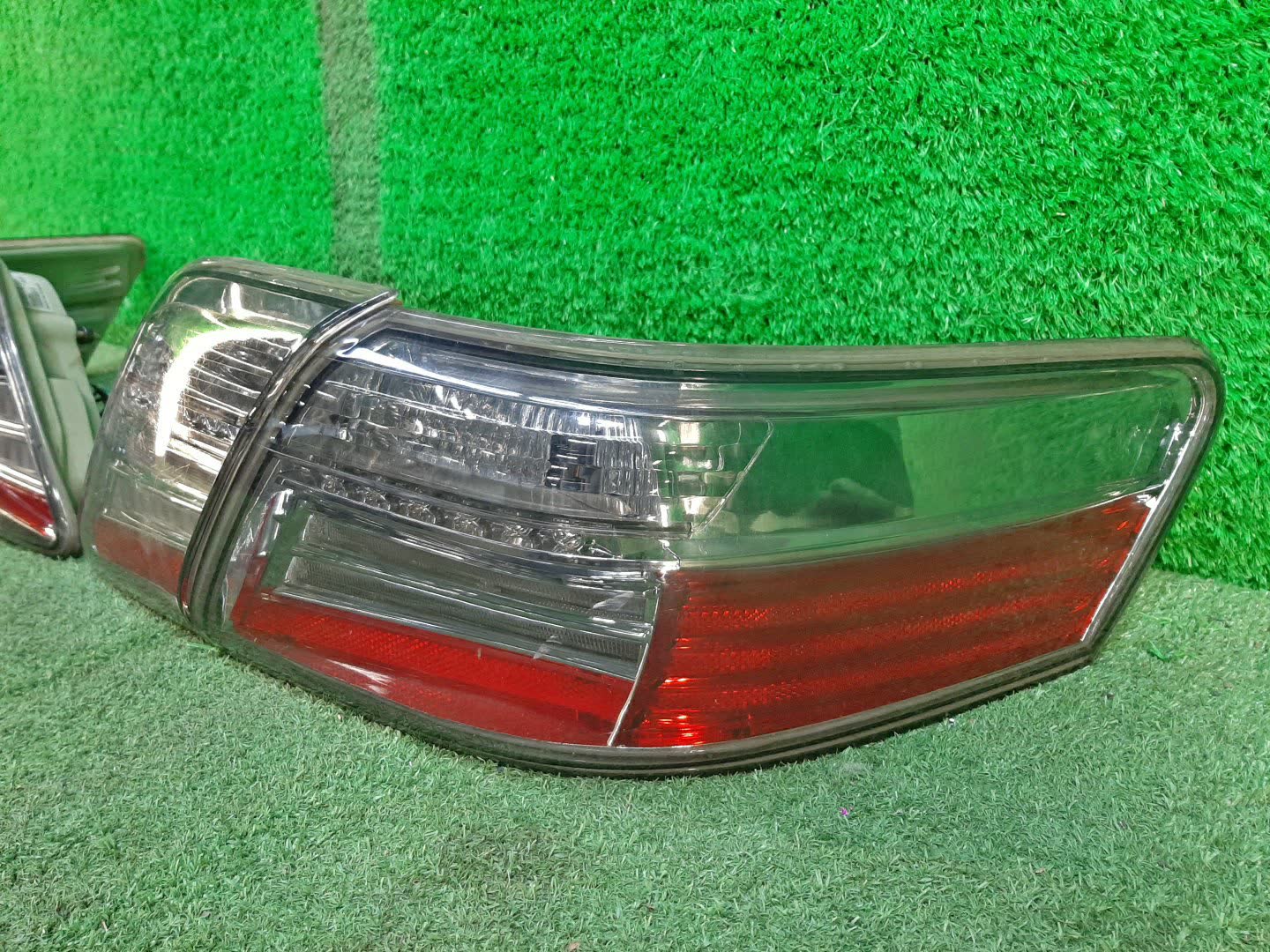 Стоп-сигнал левый задний TOYOTA CAMRY, ALTIS AHV40, GSV40, ACV40, ACV45, ACV40N, ACV45N 2 ракурс