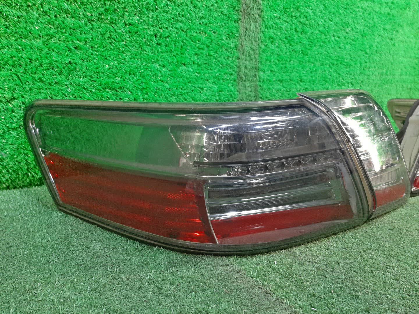 Стоп-сигнал левый задний TOYOTA CAMRY, ALTIS AHV40, GSV40, ACV40, ACV45, ACV40N, ACV45N 3 ракурс