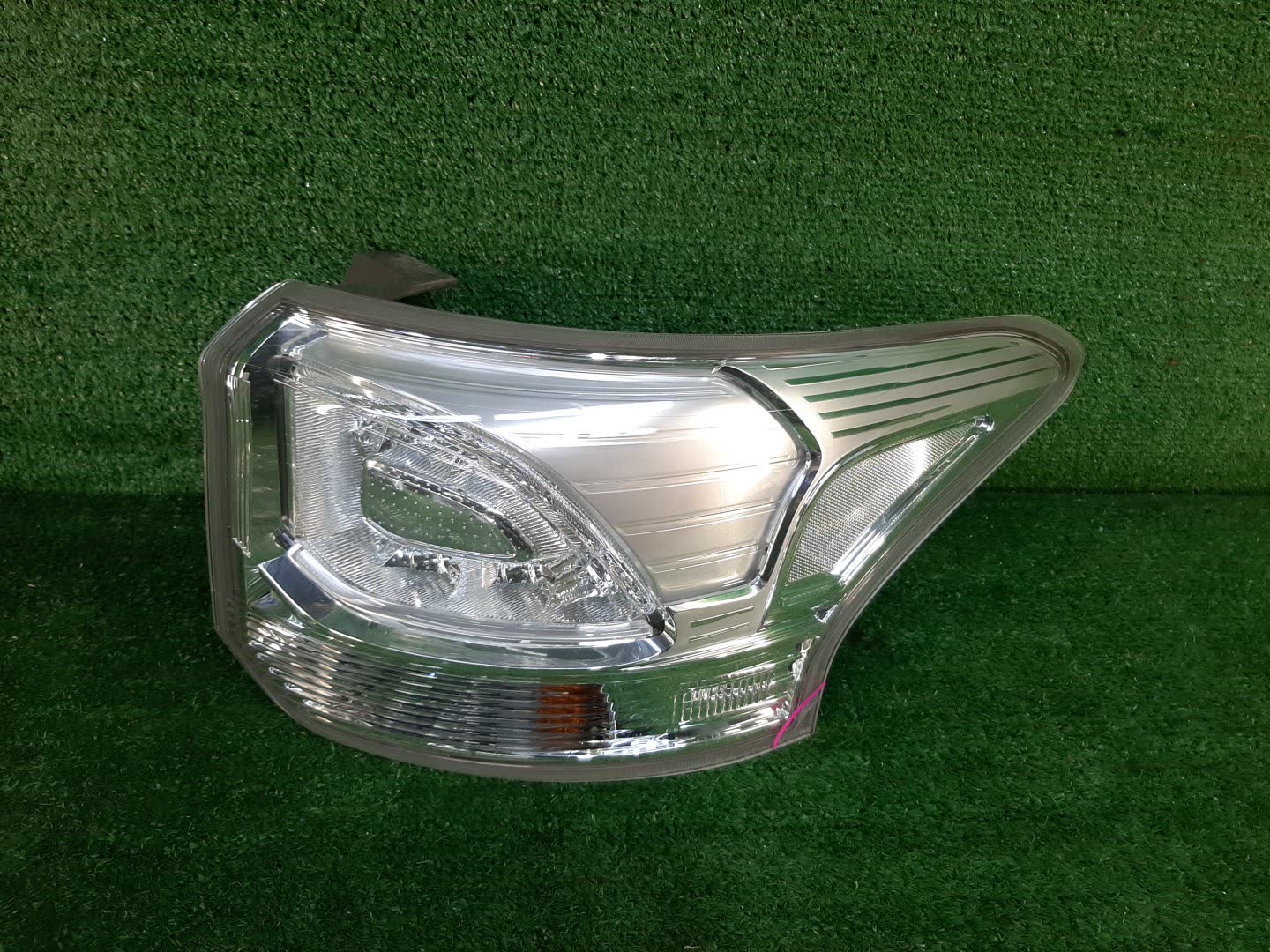 Стоп-сигнал правый задний MITSUBISHI OUTLANDER GG2W, GF8W, GF7W 8330A790 1 ракурс