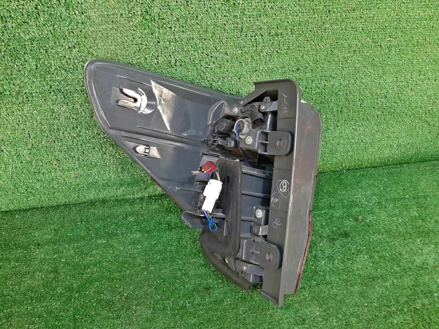 Стоп-сигнал правый задний TOYOTA VELLFIRE ANH25W, GGH25W, GGH20W, ANH20W 2 ракурс
