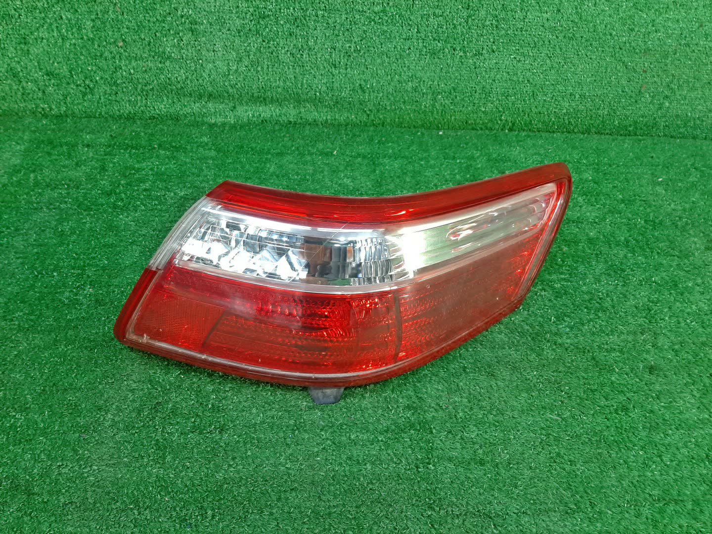 Стоп-сигнал правый задний TOYOTA CAMRY, ALTIS AHV40, GSV40, ACV40, ACV45, ACV40N, ACV45N 1 ракурс