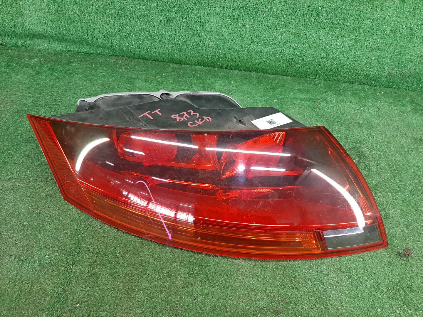 Стоп-сигнал левый задний AUDI TT 8J3 8J0945095C 1 ракурс