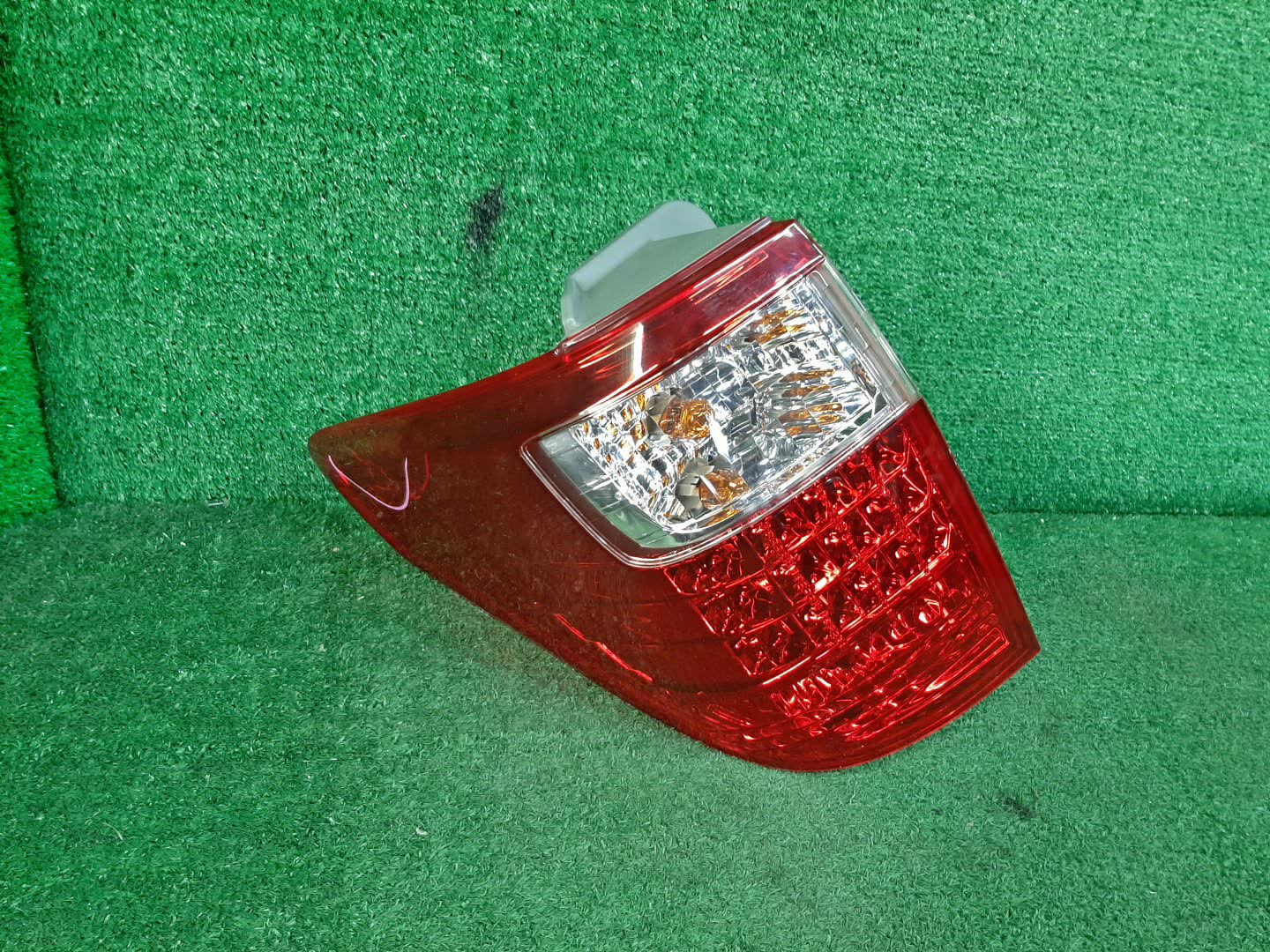 Стоп-сигнал левый задний TOYOTA ALPHARD ANH25W, GGH25W, GGH20W, ANH20W 1 ракурс