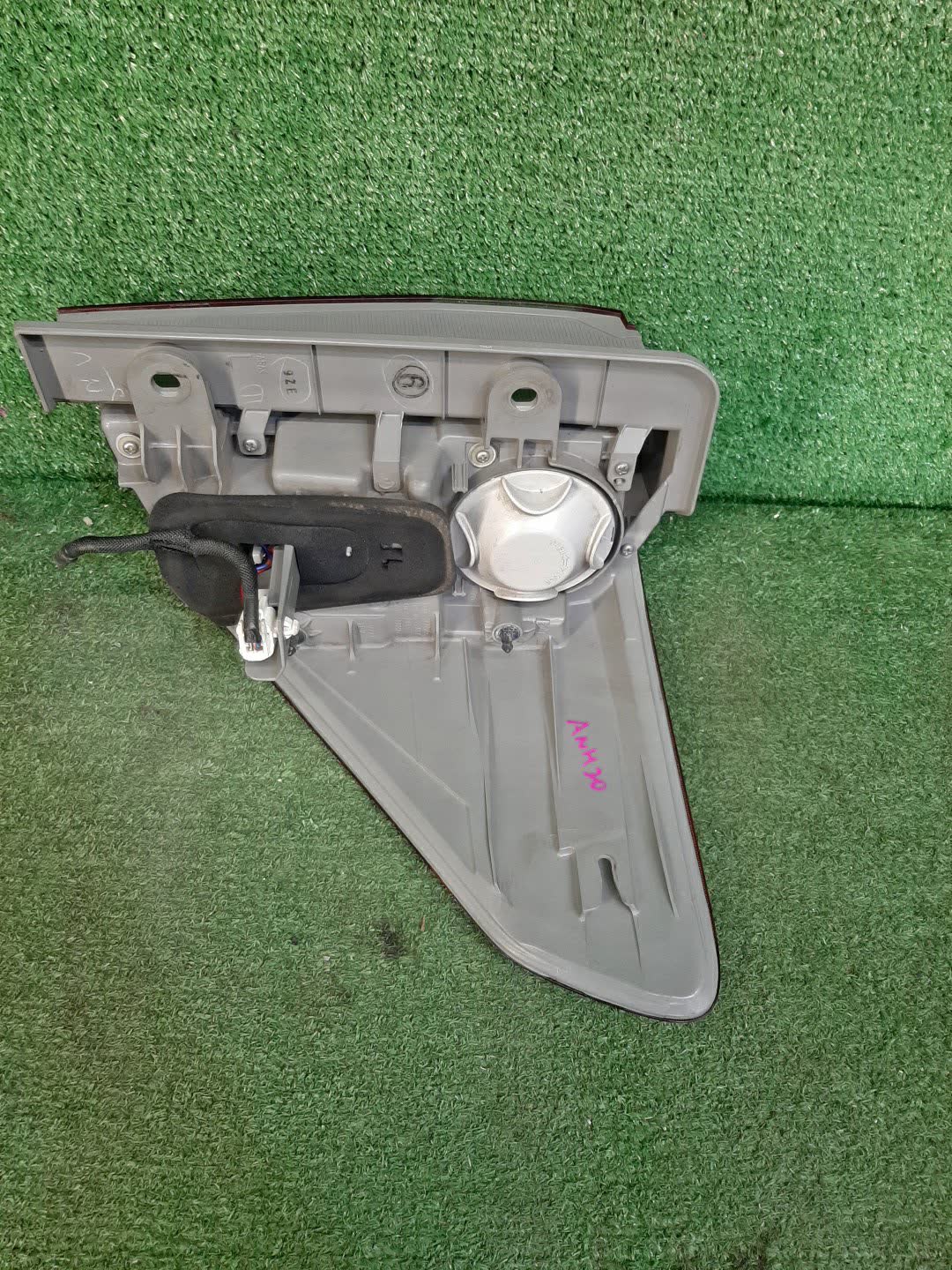 Стоп-сигнал левый задний TOYOTA ALPHARD ANH25W, GGH25W, GGH20W, ANH20W 3 ракурс