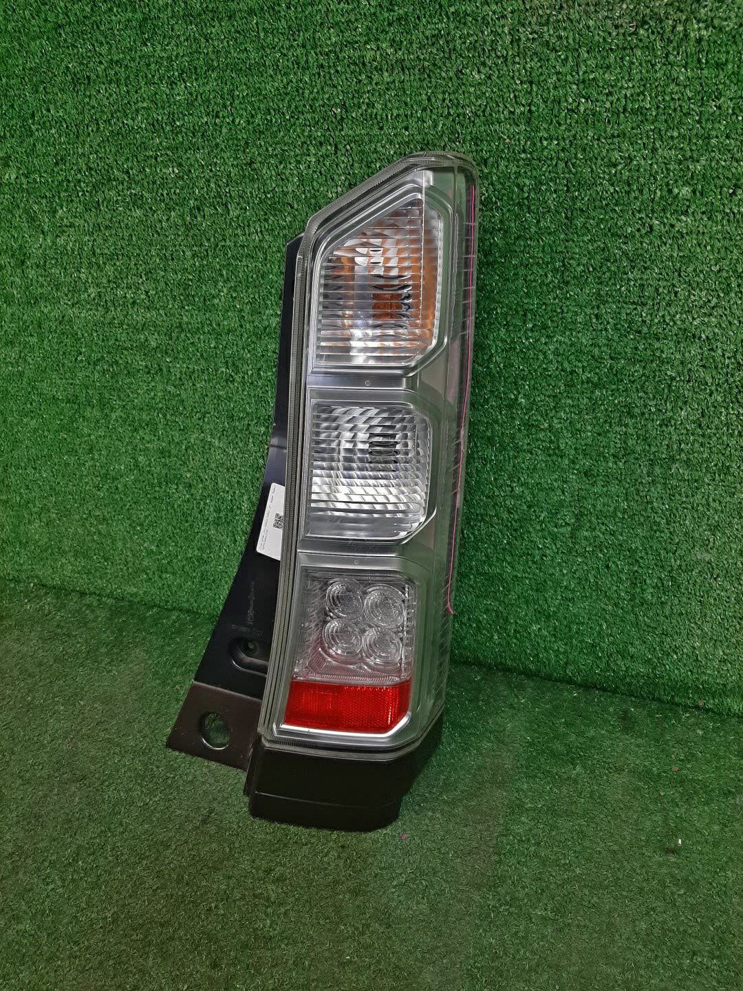 Стоп-сигнал правый задний HONDA N-BOX JF1 1 ракурс