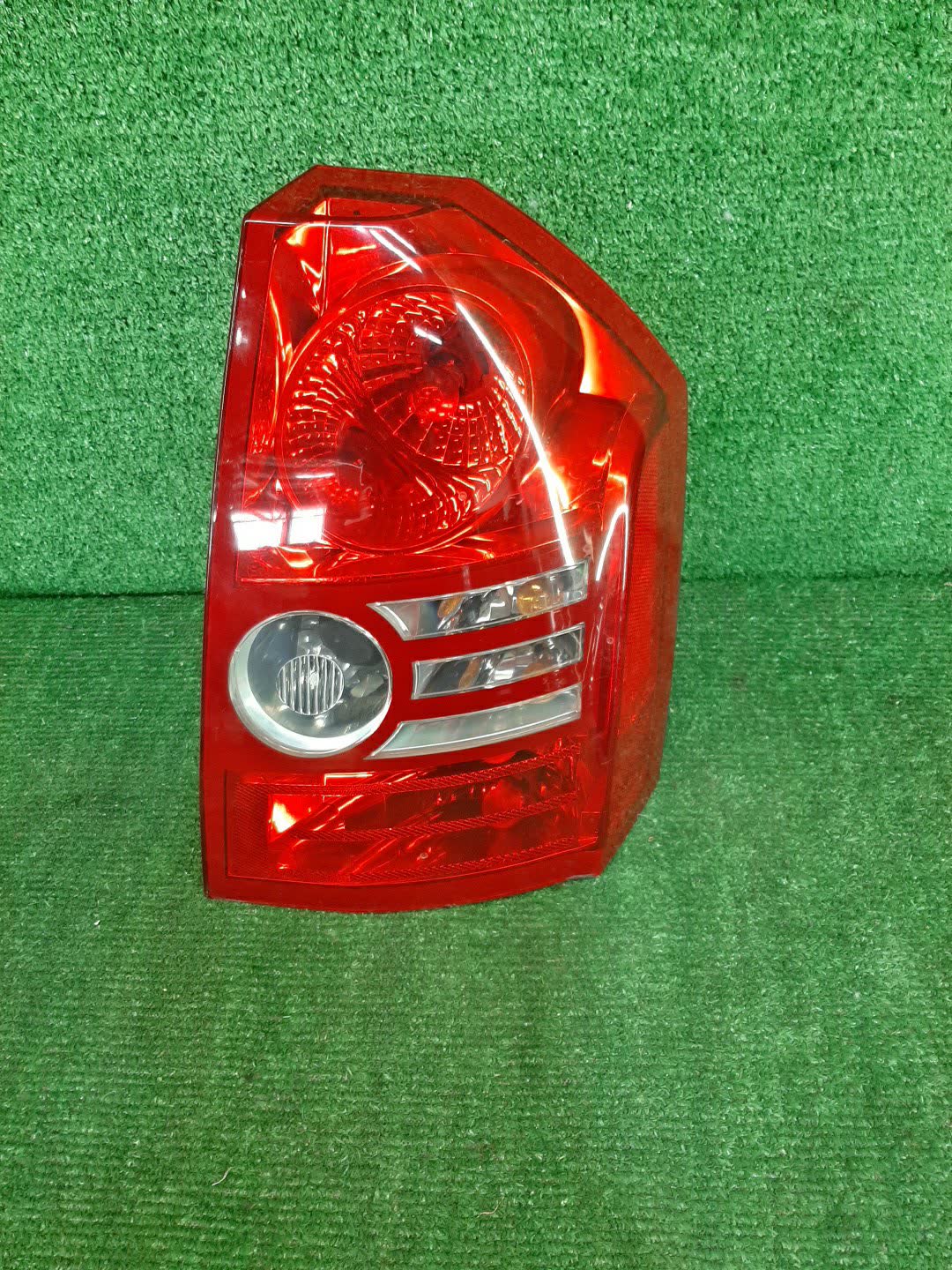 Стоп-сигнал правый задний CHRYSLER 300C LX 1 ракурс