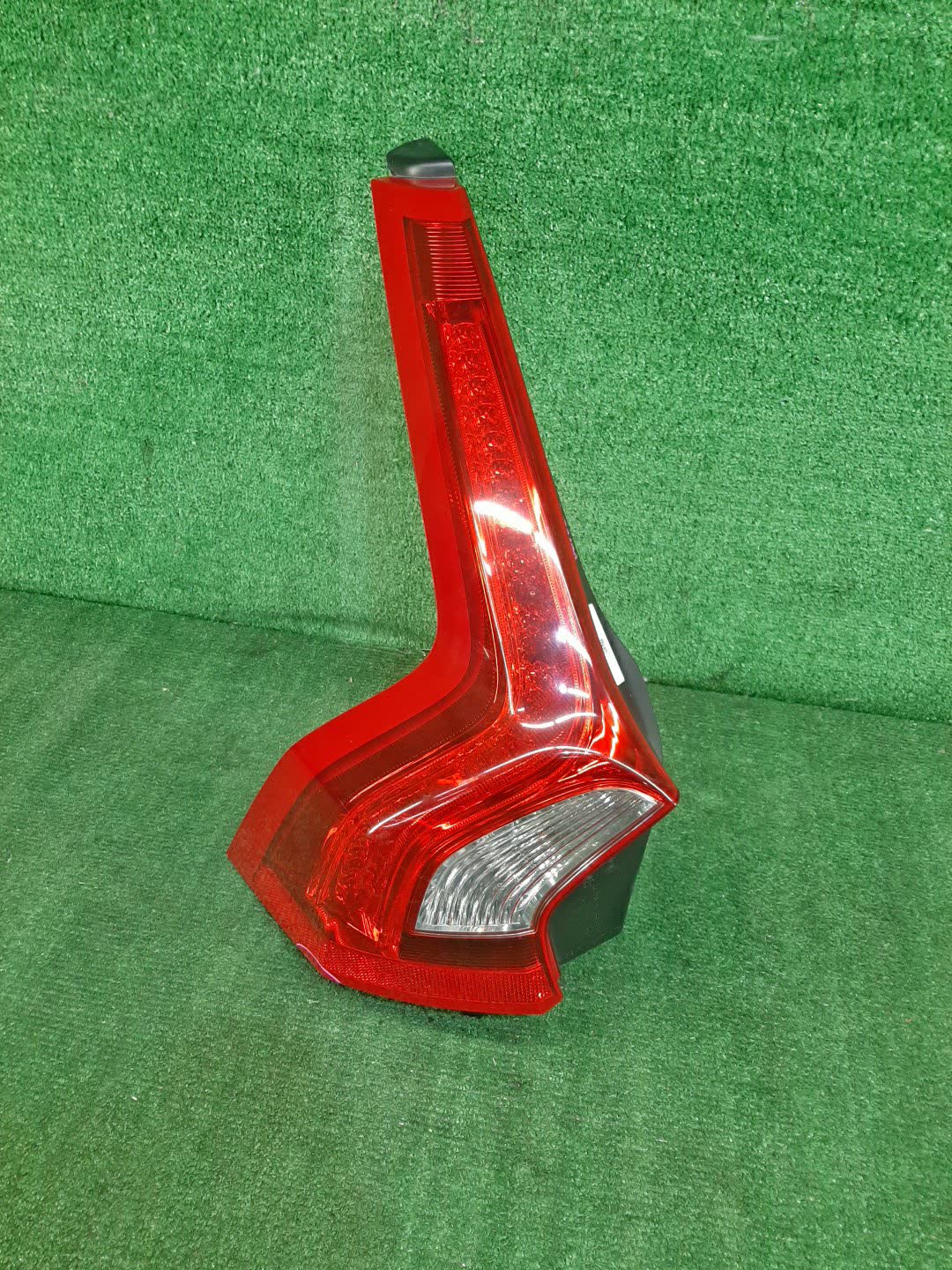 Стоп-сигнал левый задний VOLVO V60 FW45, FW47, FW, FW52, FW48, FW90 1 ракурс