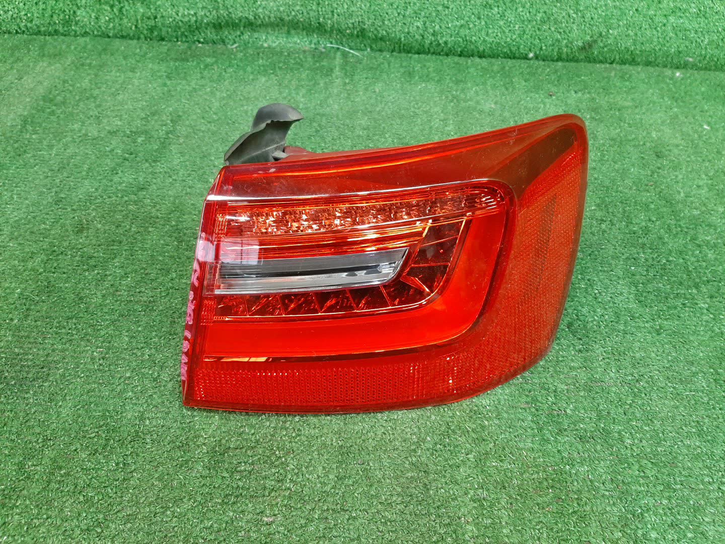Стоп-сигнал правый задний  AUDI A6 4G2, C7 ,4G9945096B 1 ракурс