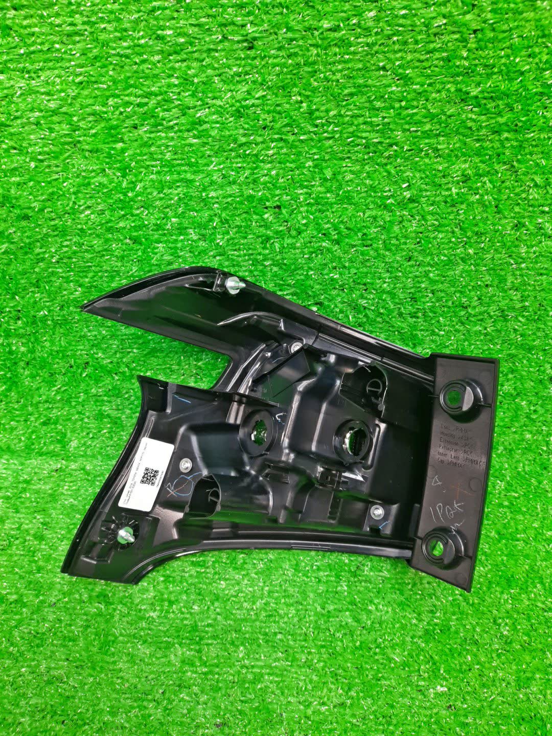 Стоп-сигнал правый задний TOYOTA SIENTA NSP172G, NSP170G, NCP175G, NHP170G 81551-52E30 3 ракурс