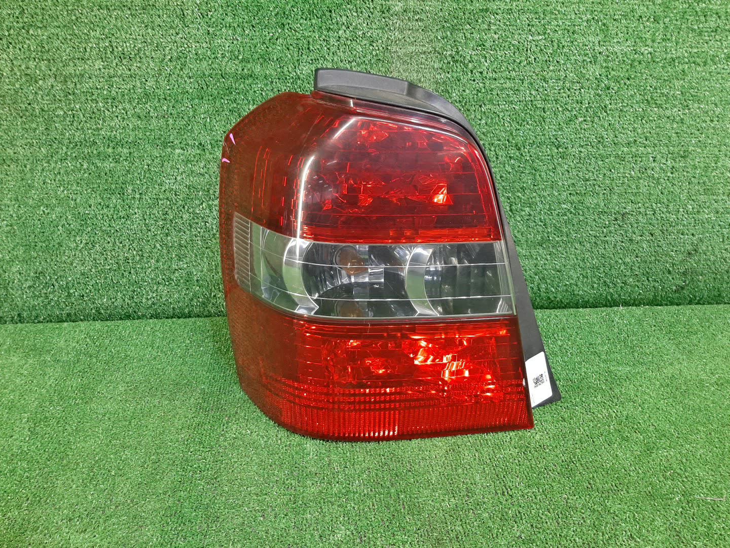 Стоп-сигнал левый задний TOYOTA KLUGER V, HIGHLANDER MCU20W, ACU20W, ACU25W, MCU25W, ACU20, ACU25, MCU20, MCU25 1 ракурс