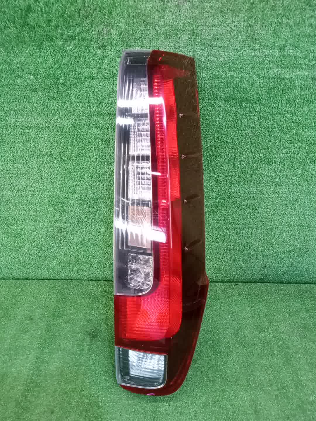 Стоп-сигнал правый задний TOYOTA NOAH ZRR80G 1 ракурс