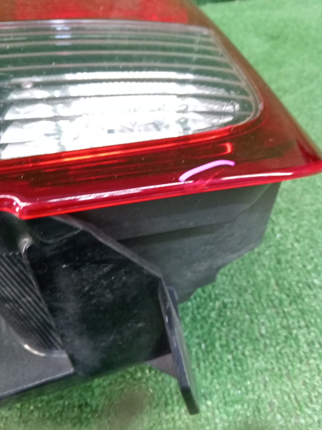 Стоп-сигнал правый задний TOYOTA NOAH ZRR80G 3 ракурс