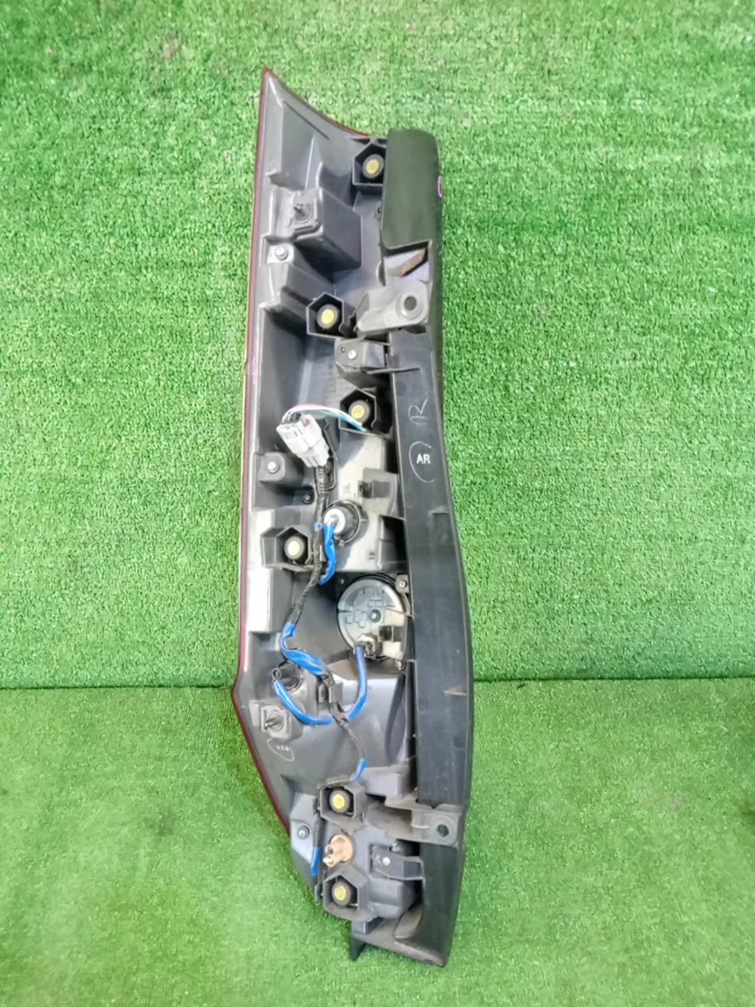 Стоп-сигнал правый задний TOYOTA NOAH ZRR80G 5 ракурс