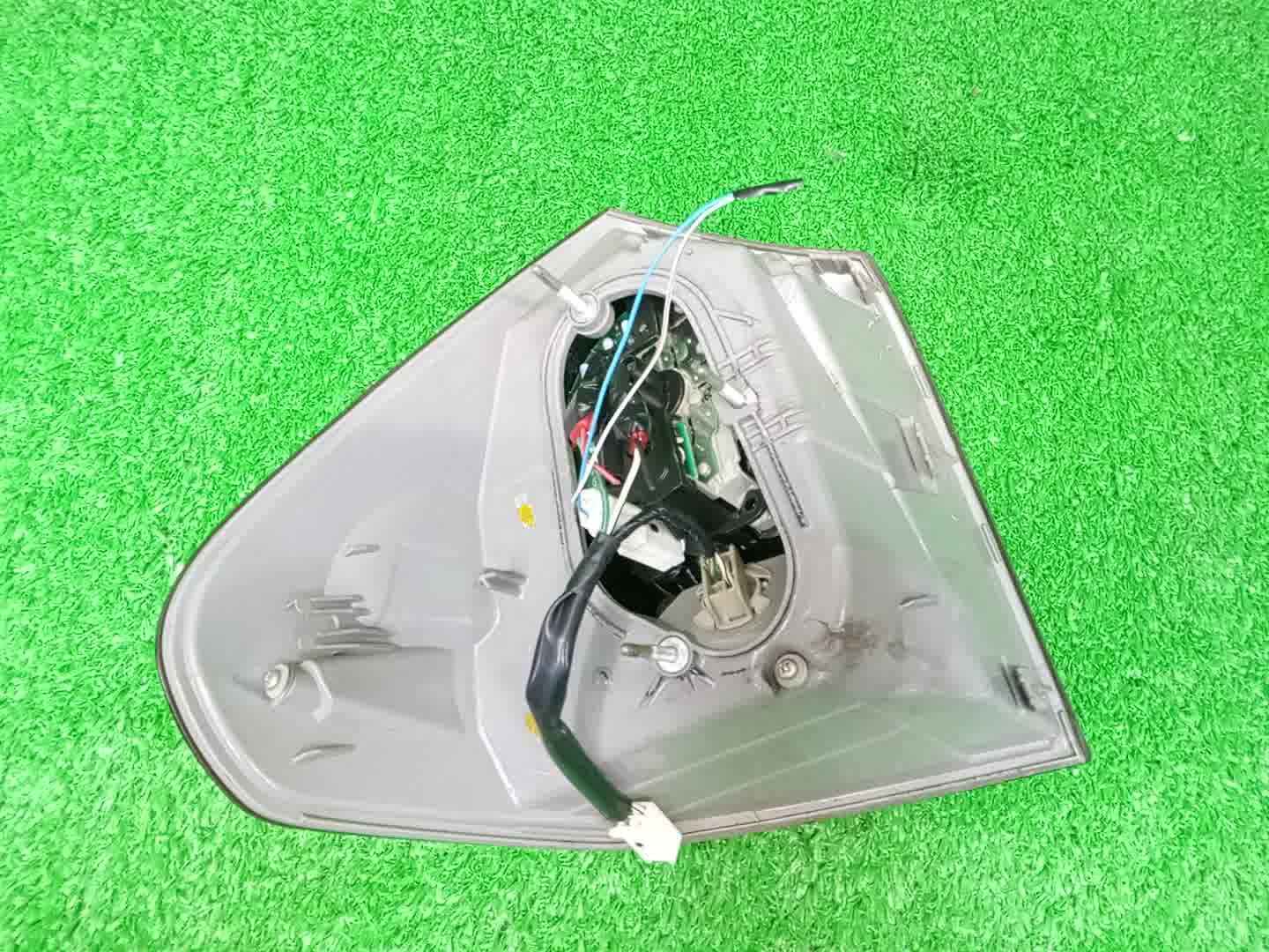 Стоп-сигнал правый задний TOYOTA HARRIER GSU36W, MCU35W, ACU30W, MCU30W, MCU36W, GSU30W, MCU31W, GSU31W, GSU35W, ACU35W, MHU38W 2 ракурс