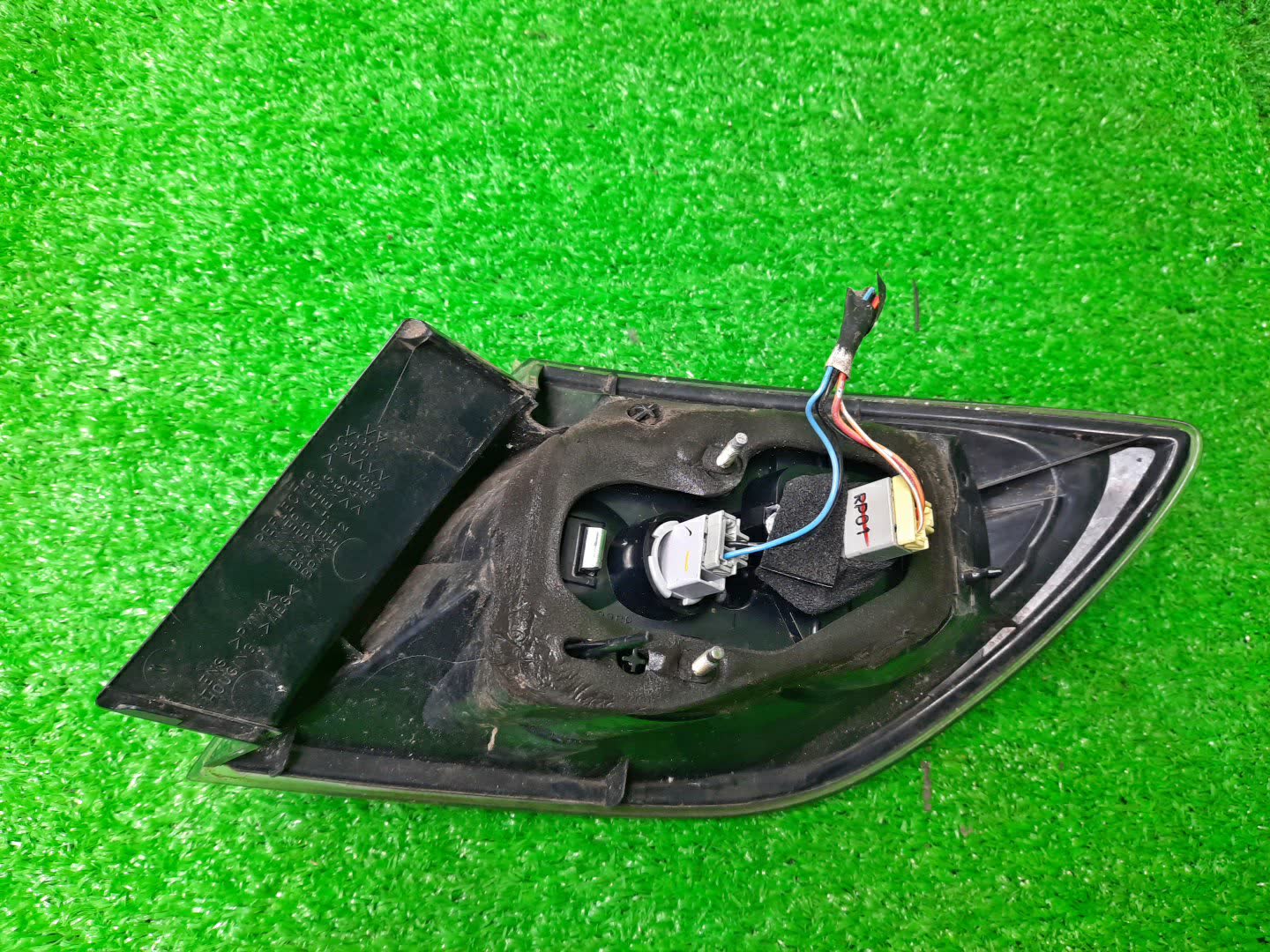 Стоп-сигнал левый задний MAZDA AXELA, MAZDA 3, 3 BK5P, BK3P, BKEP, BK 3 ракурс