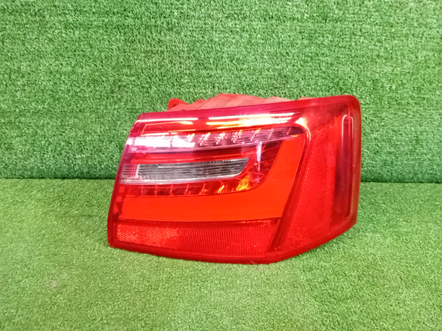 Стоп-сигнал правый задний  AUDI A6 4G2, C7 1 ракурс