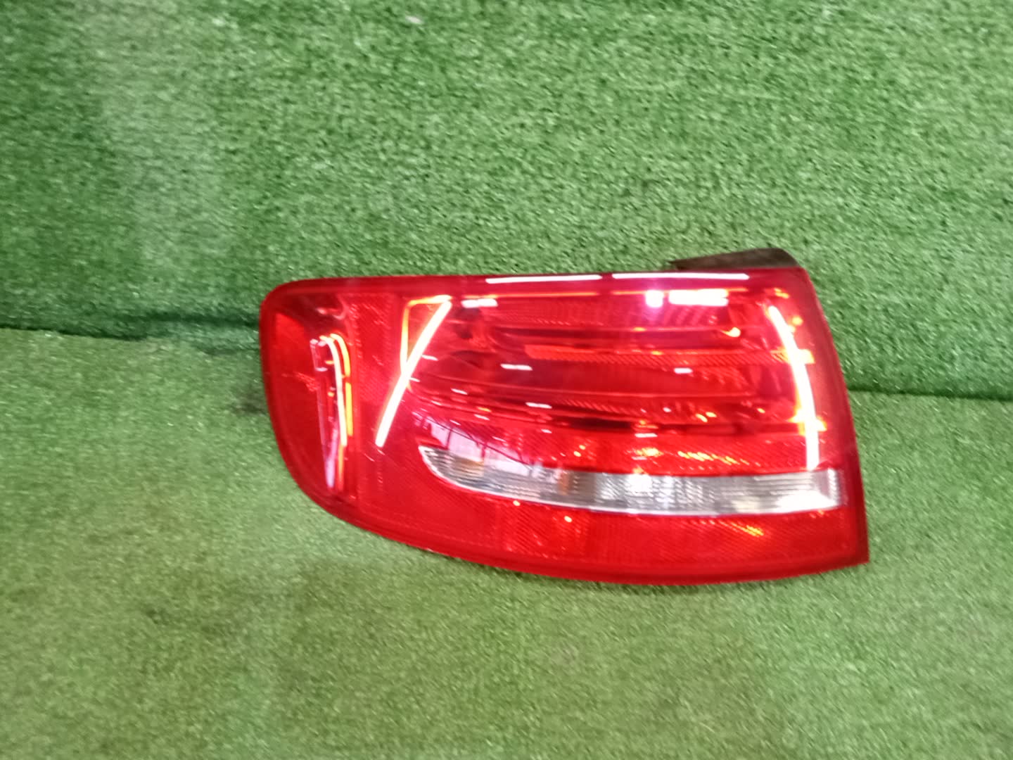 Стоп-сигнал левый задний AUDI A4 8K2, B8 WAUZZZ8K39A9724 1 ракурс Стоп-сигнал левый задний AUDI A4 8K2, B8 WAUZZZ8K39A9724 1 ракурс