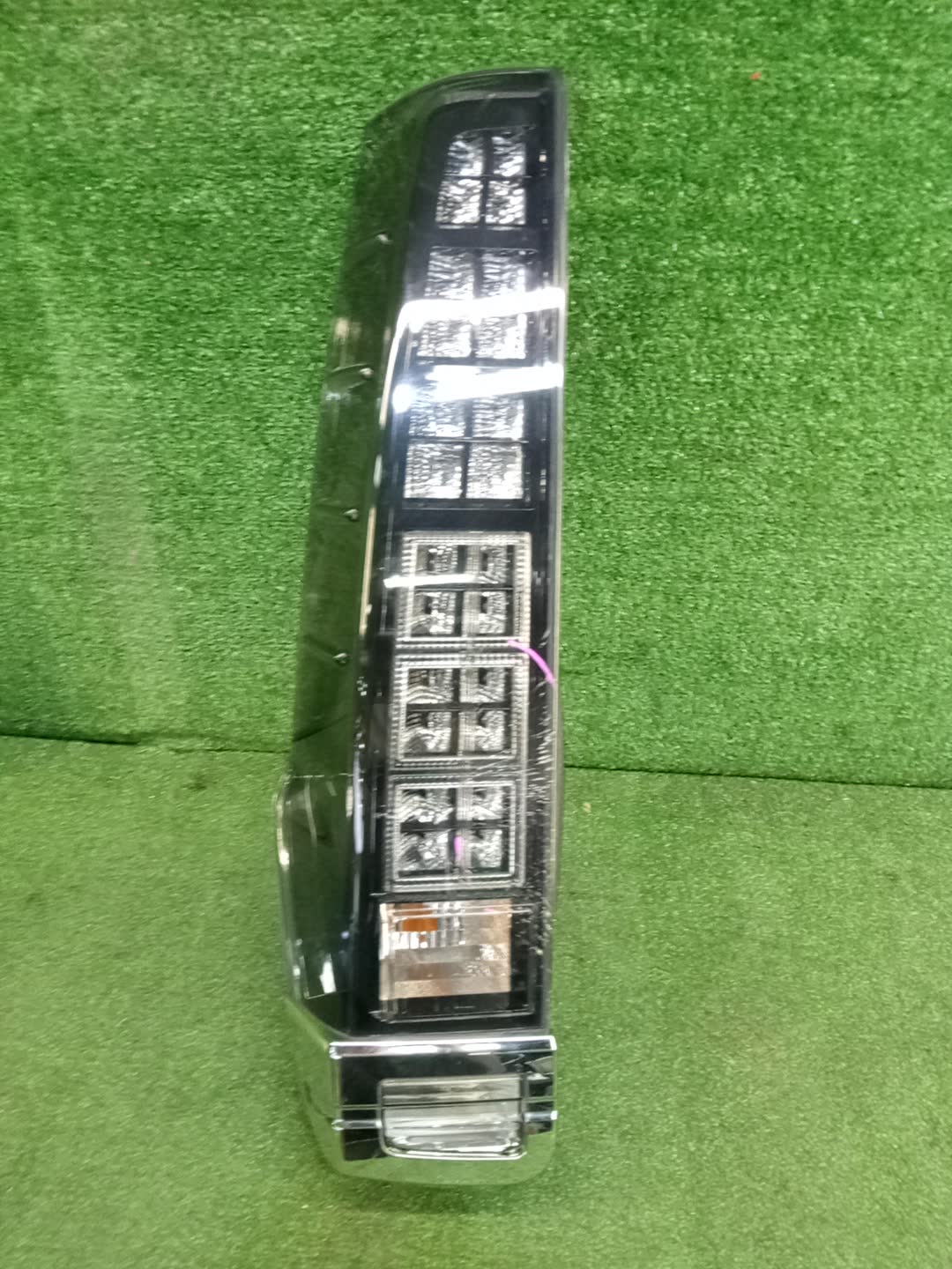 Стоп-сигнал левый задний TOYOTA VOXY ZWR80G, ZRR85W, ZRR80W, ZWR80W, ZRR80G, ZRR85G 1 ракурс