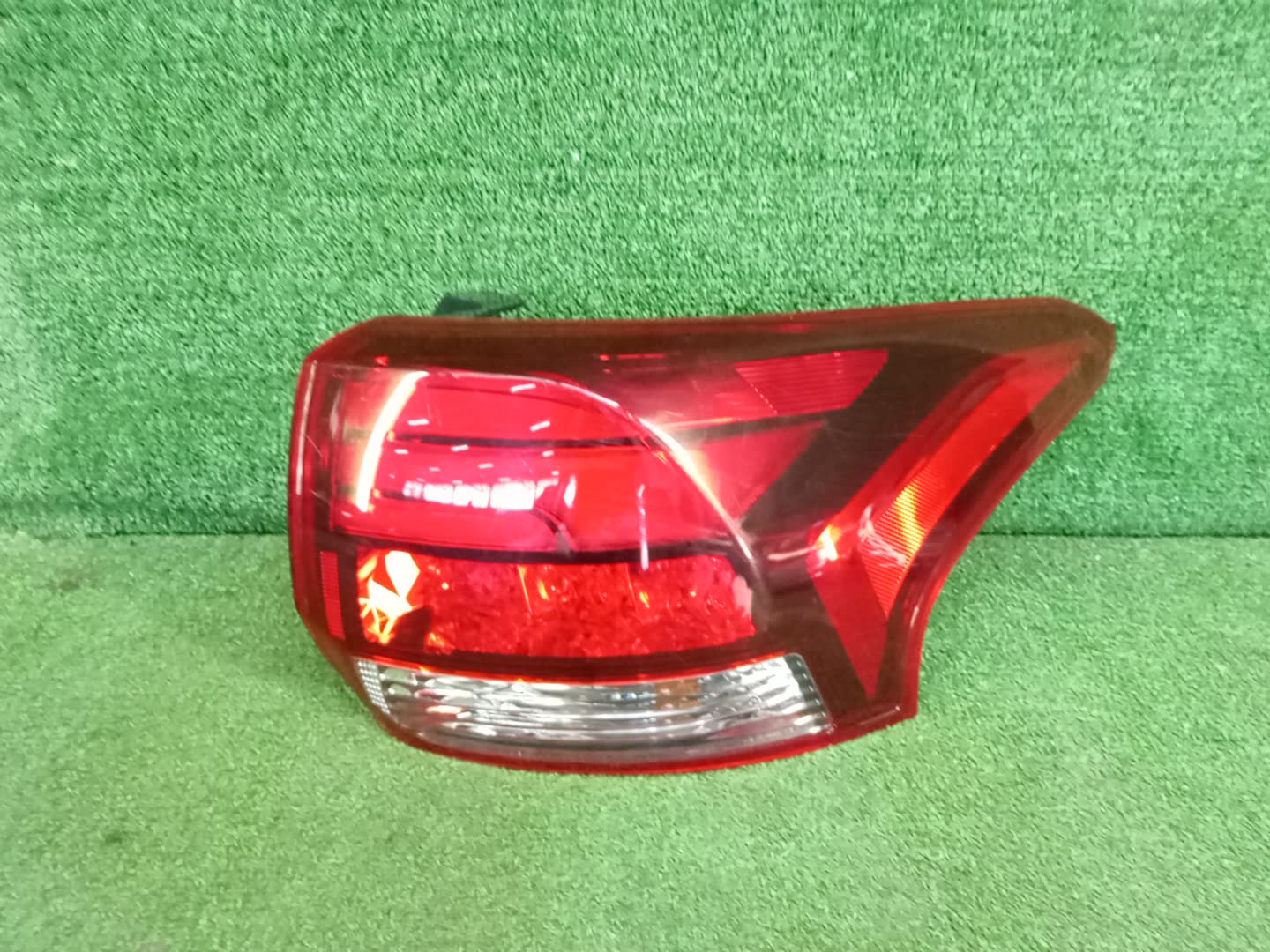 Стоп-сигнал правый задний MITSUBISHI OUTLANDER GG2W, GF8W, GF7W 1 ракурс