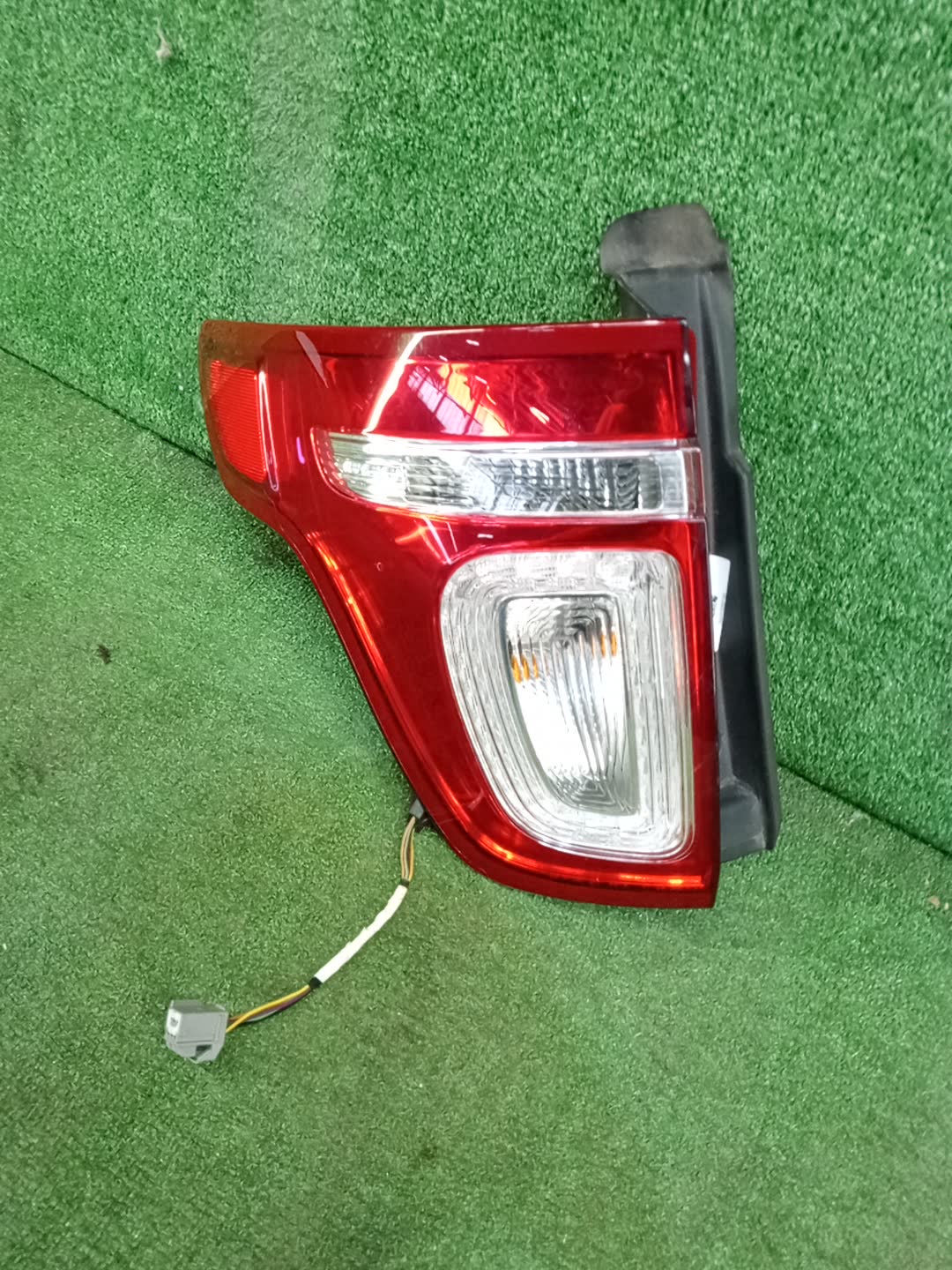Стоп-сигнал левый задний FORD EXPLORER U502 VPBB5X-12441-A 1 ракурс