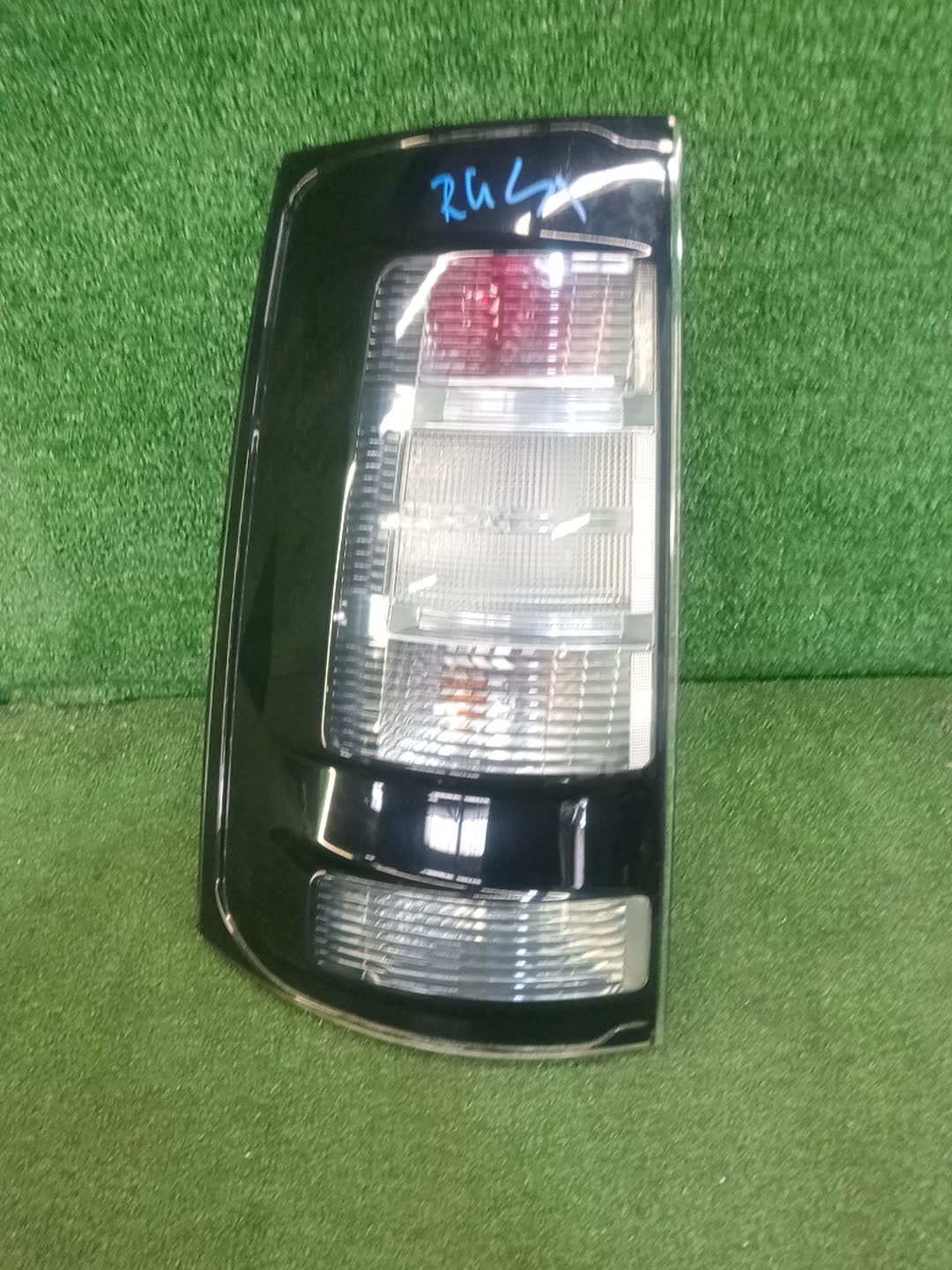 Стоп-сигнал левый задний TOYOTA SIENTA NCP81G, NCP85G 1 ракурс