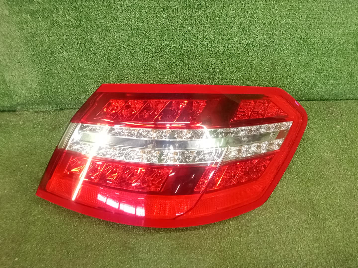 Стоп-сигнал правый задний MERCEDES-BENZ E-Class W212 1 ракурс