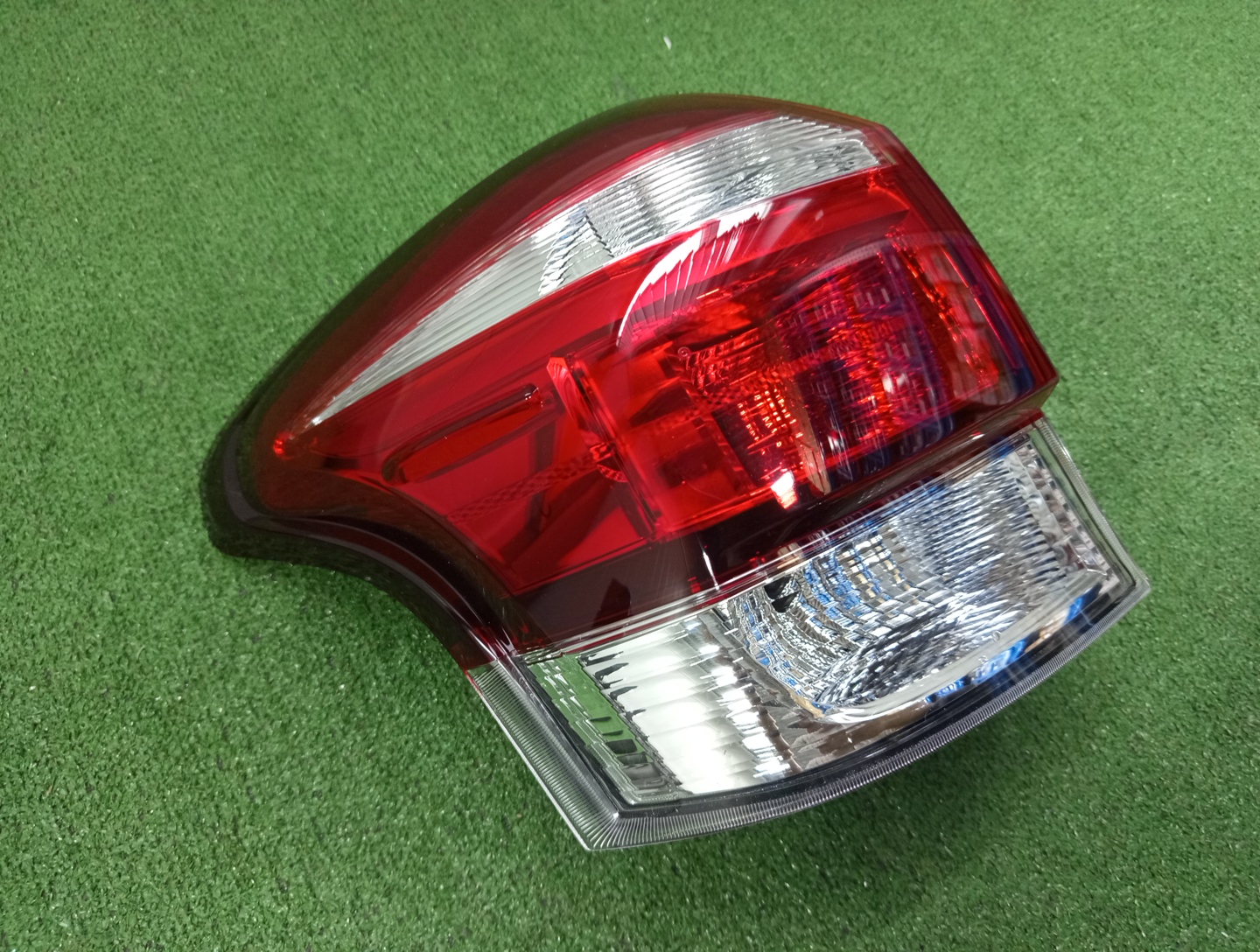 Стоп-сигнал левый задний TOYOTA COROLLA FIELDER ZRE162G, NZE164G, NZE161G, NKE165G, NRE161G 81561-13760 2 ракурс