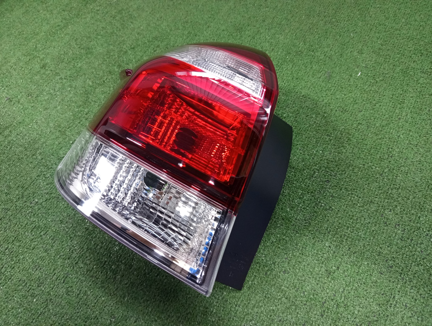 Стоп-сигнал левый задний TOYOTA COROLLA FIELDER ZRE162G, NZE164G, NZE161G, NKE165G, NRE161G 81561-13760 3 ракурс