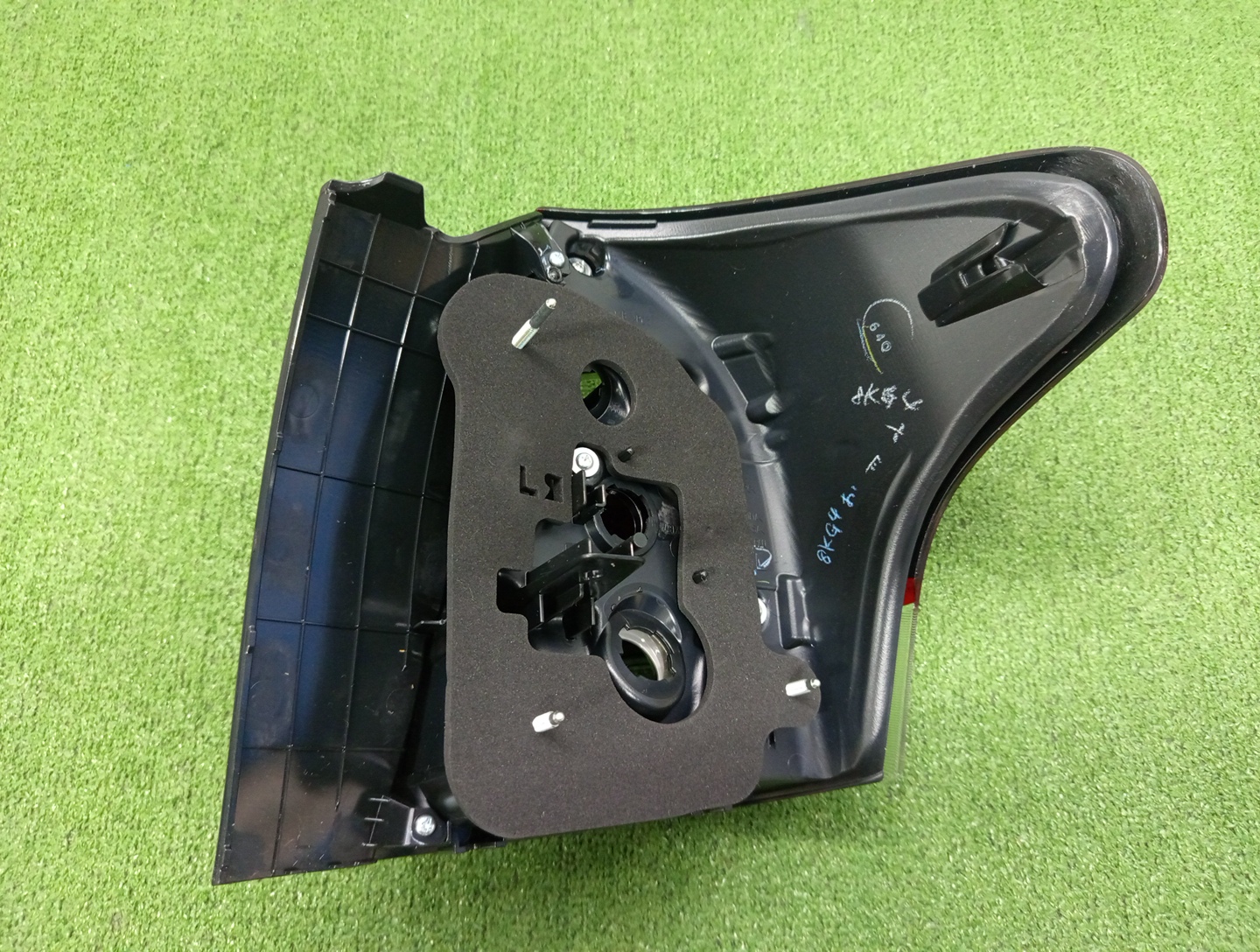 Стоп-сигнал левый задний TOYOTA COROLLA FIELDER ZRE162G, NZE164G, NZE161G, NKE165G, NRE161G 81561-13760 4 ракурс