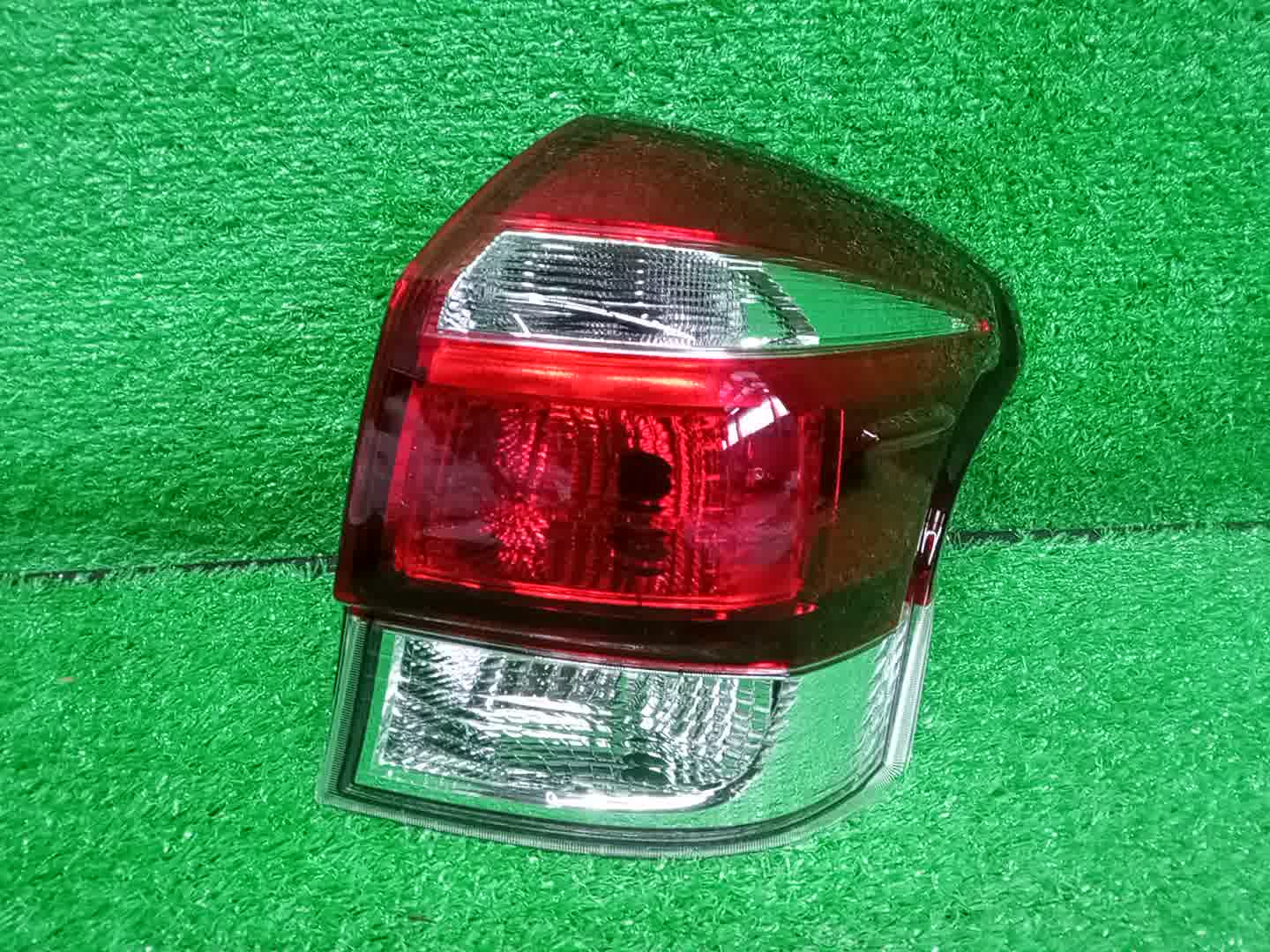 Стоп-сигнал правый задний TOYOTA COROLLA FIELDER ZRE162G, NZE164G, NZE161G, NKE165G, NRE161G 81551-13760 1 ракурс