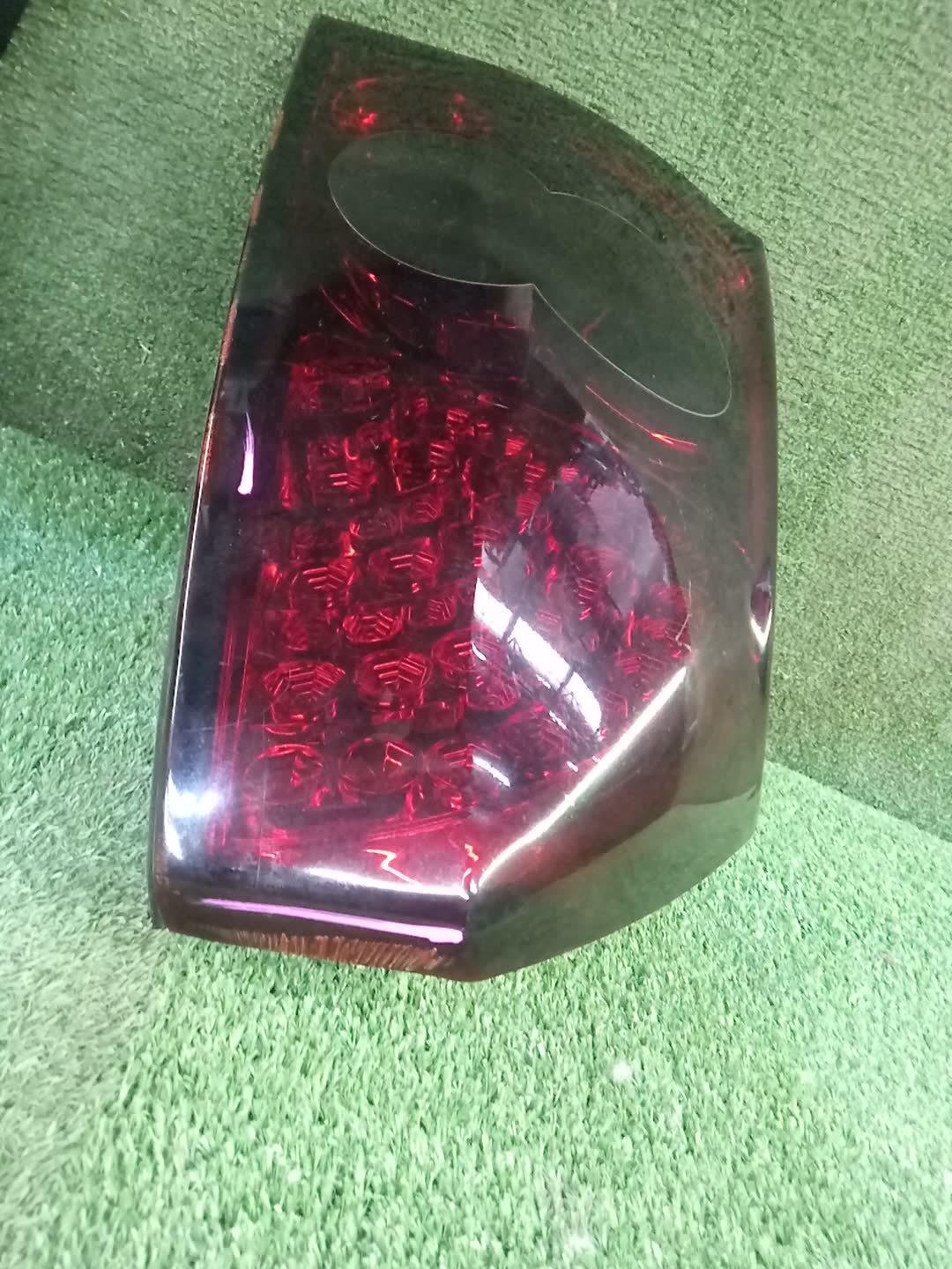 Стоп-сигнал левый задний CHRYSLER 300C LX 2 ракурс