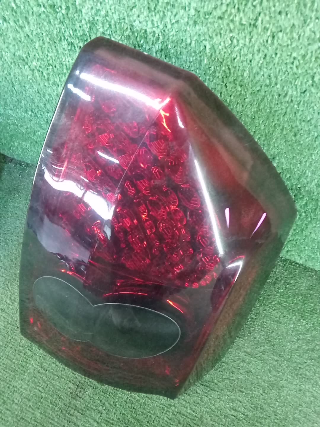 Стоп-сигнал левый задний CHRYSLER 300C LX 3 ракурс