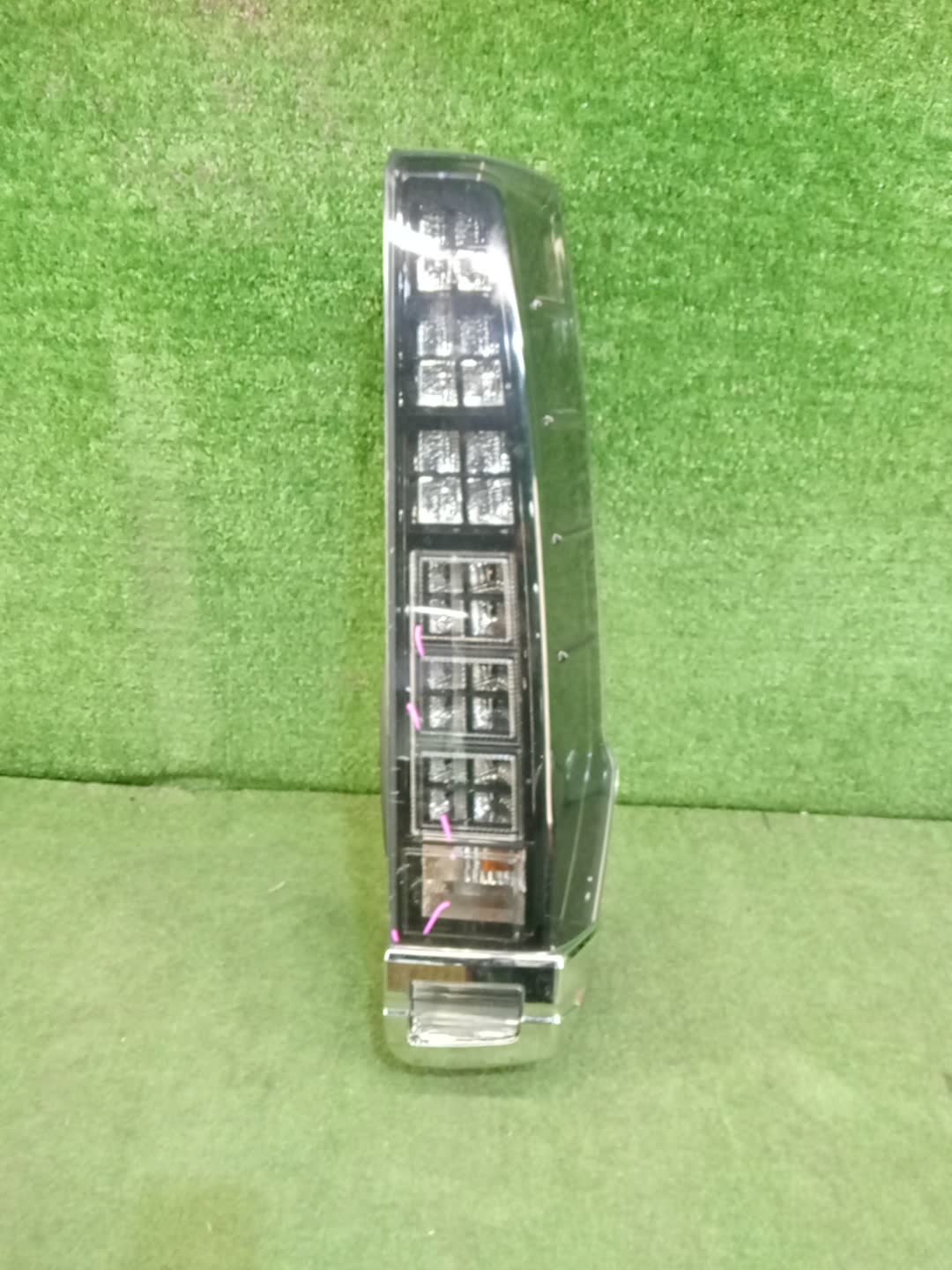 Стоп-сигнал правый задний TOYOTA VOXY ZWR80G, ZRR85W, ZRR80W, ZWR80W, ZRR80G, ZRR85G 1 ракурс