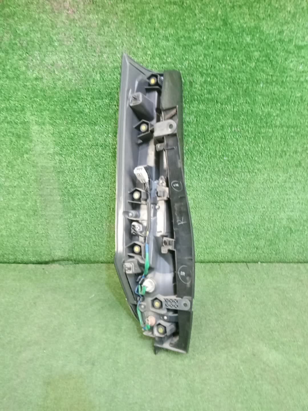 Стоп-сигнал правый задний TOYOTA VOXY ZWR80G, ZRR85W, ZRR80W, ZWR80W, ZRR80G, ZRR85G 3 ракурс