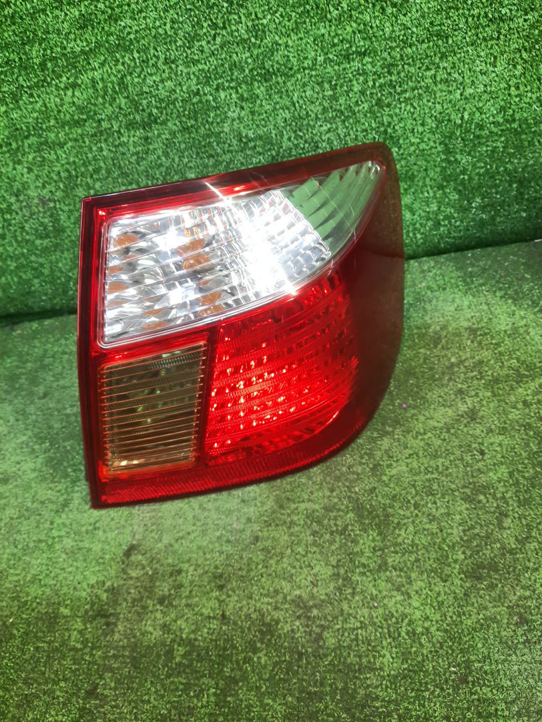 Стоп-сигнал правый задний TOYOTA PREMIO ZZT240, NZT240, AZT240, ZZT245 1 ракурс