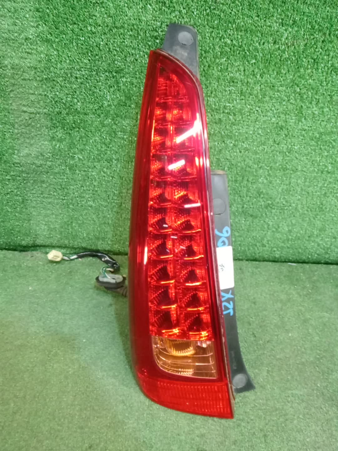 Стоп-сигнал левый задний TOYOTA MARK II BLIT JZX110W, JZX115W, GX110W, GX115W 1 ракурс