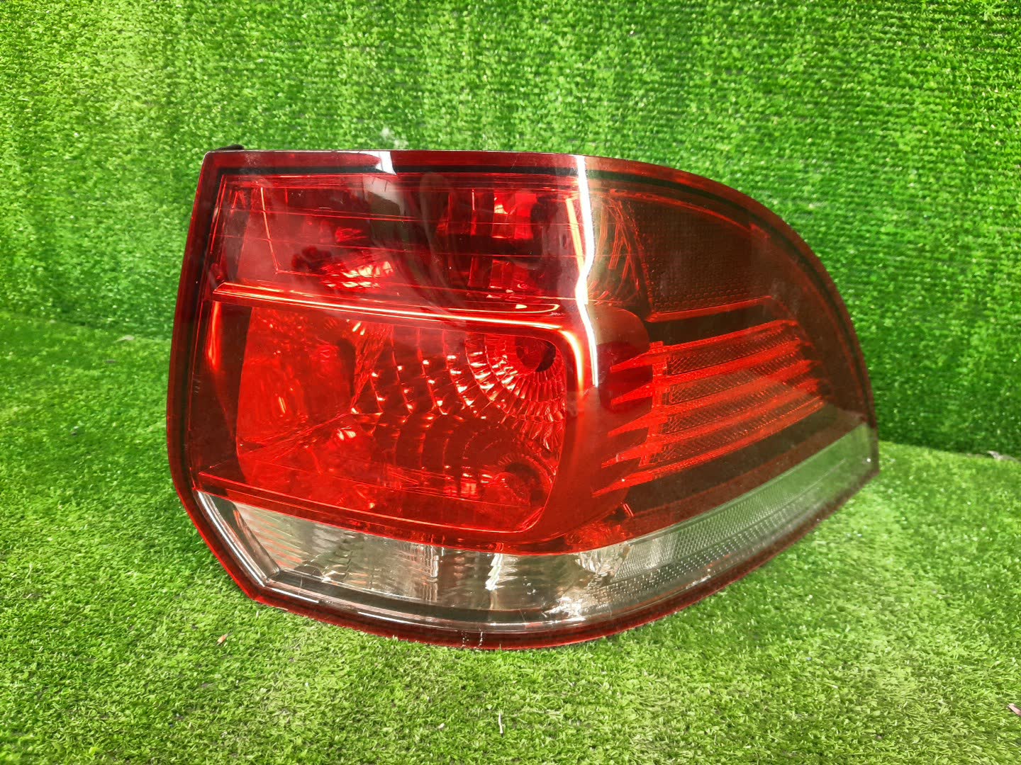 Стоп-сигнал правый задний VOLKSWAGEN GOLF 5K5, MK6, MK5, 1K5 1 ракурс