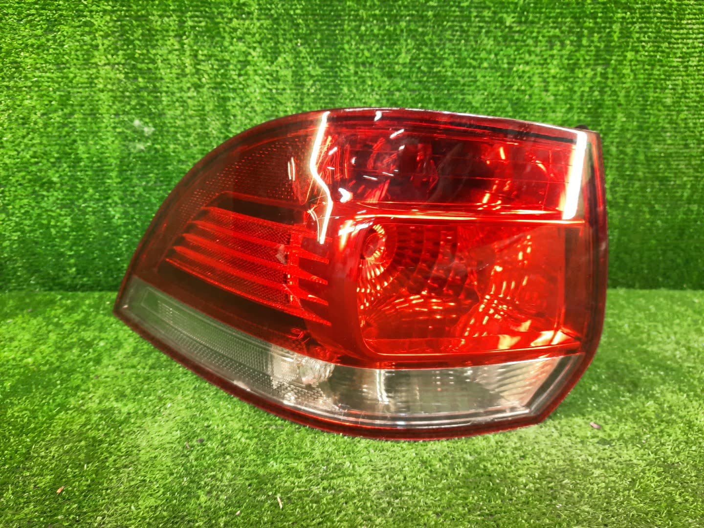 Стоп-сигнал левый задний VOLKSWAGEN GOLF 5K5, MK6, MK5, 1K5 1 ракурс