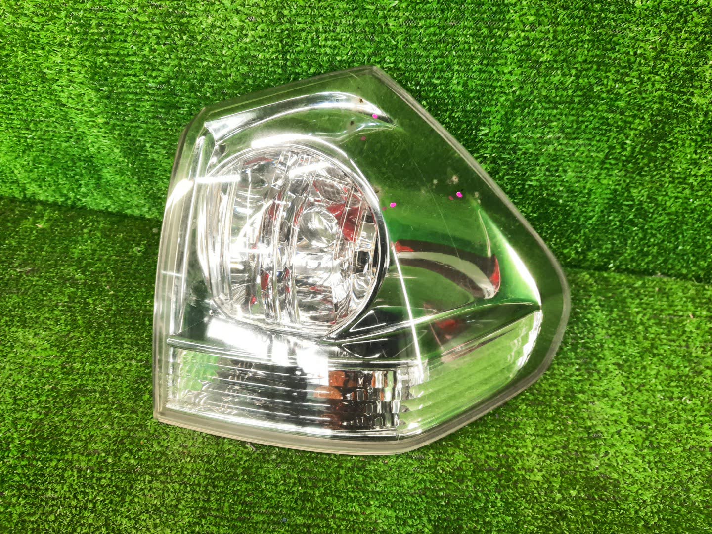 Стоп-сигнал правый задний TOYOTA HARRIER GSU36W, MCU35W, ACU30W, MCU30W, MCU36W, GSU30W, MCU31W, GSU31W, GSU35W, ACU35W, MHU38W 1 ракурс