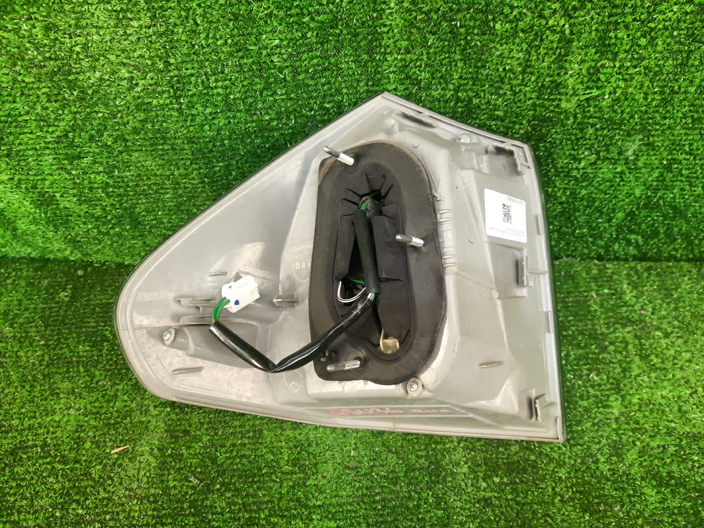 Стоп-сигнал правый задний TOYOTA HARRIER GSU36W, MCU35W, ACU30W, MCU30W, MCU36W, GSU30W, MCU31W, GSU31W, GSU35W, ACU35W, MHU38W 3 ракурс