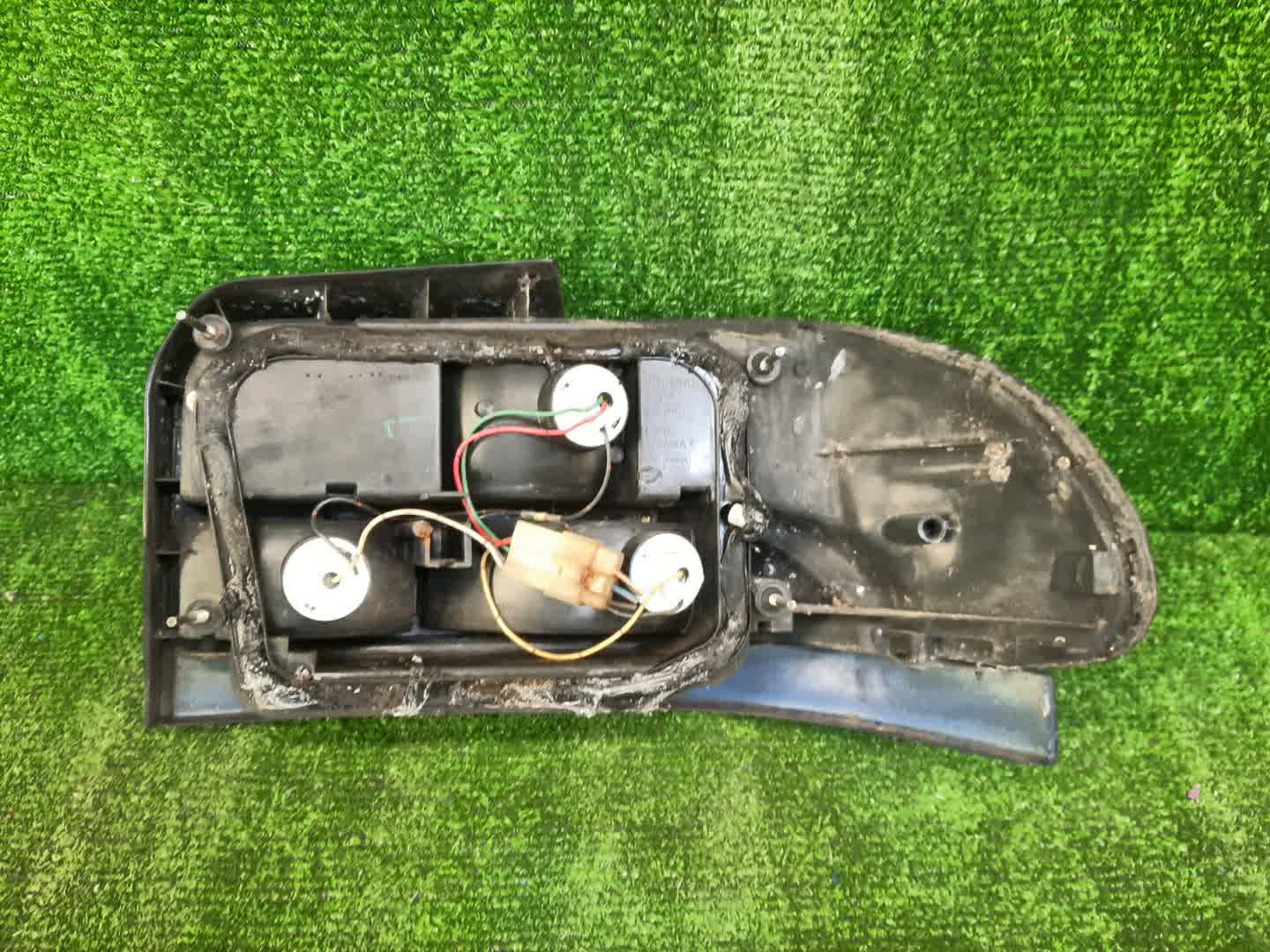 Стоп-сигнал левый задний SUBARU IMPREZA GF2, GF3, GF5, GF8, GF1, GF6 2 ракурс