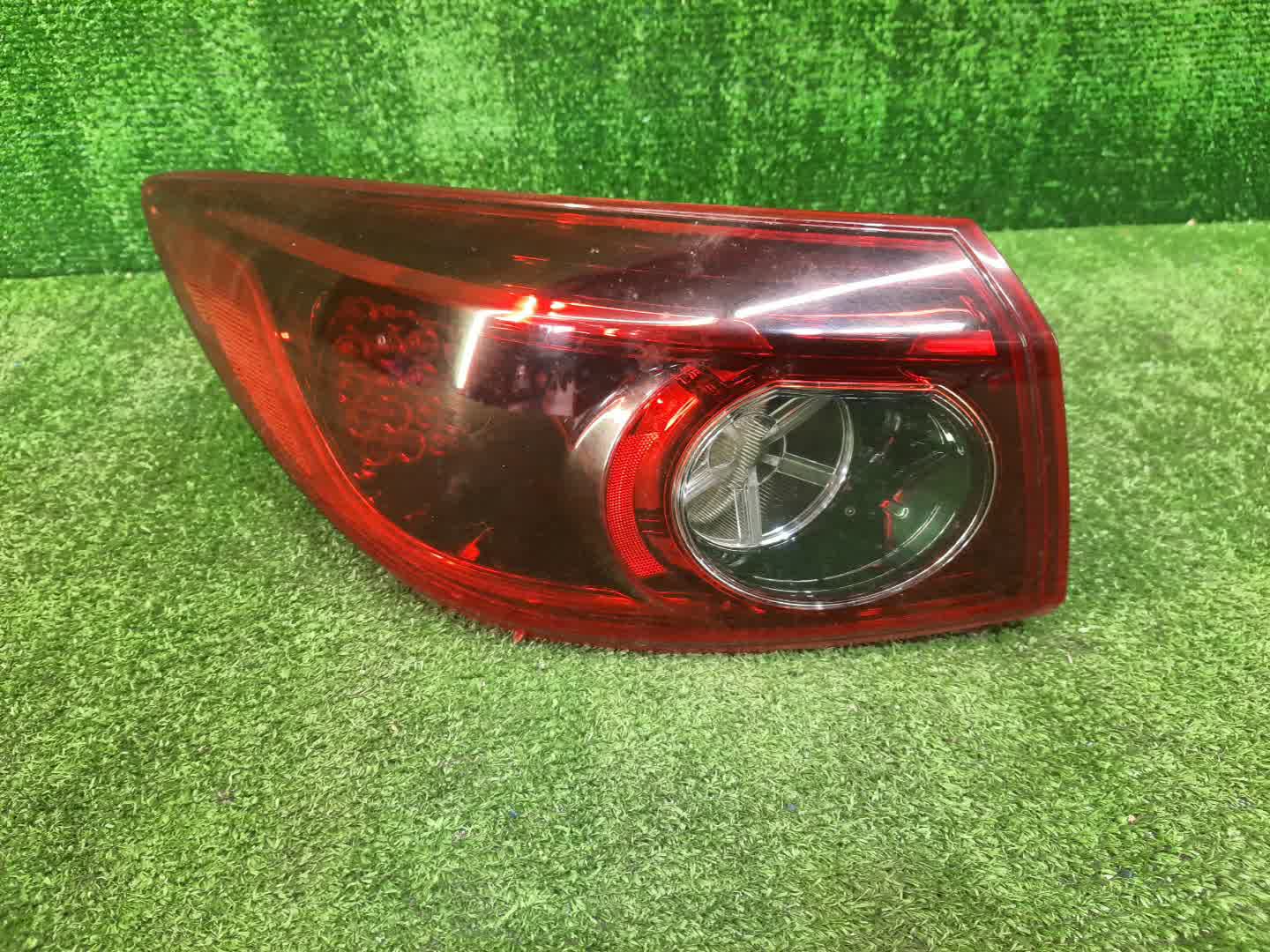 Стоп-сигнал левый задний MAZDA AXELA BM6FJ 1 ракурс Стоп-сигнал левый задний MAZDA AXELA BM6FJ 1 ракурс