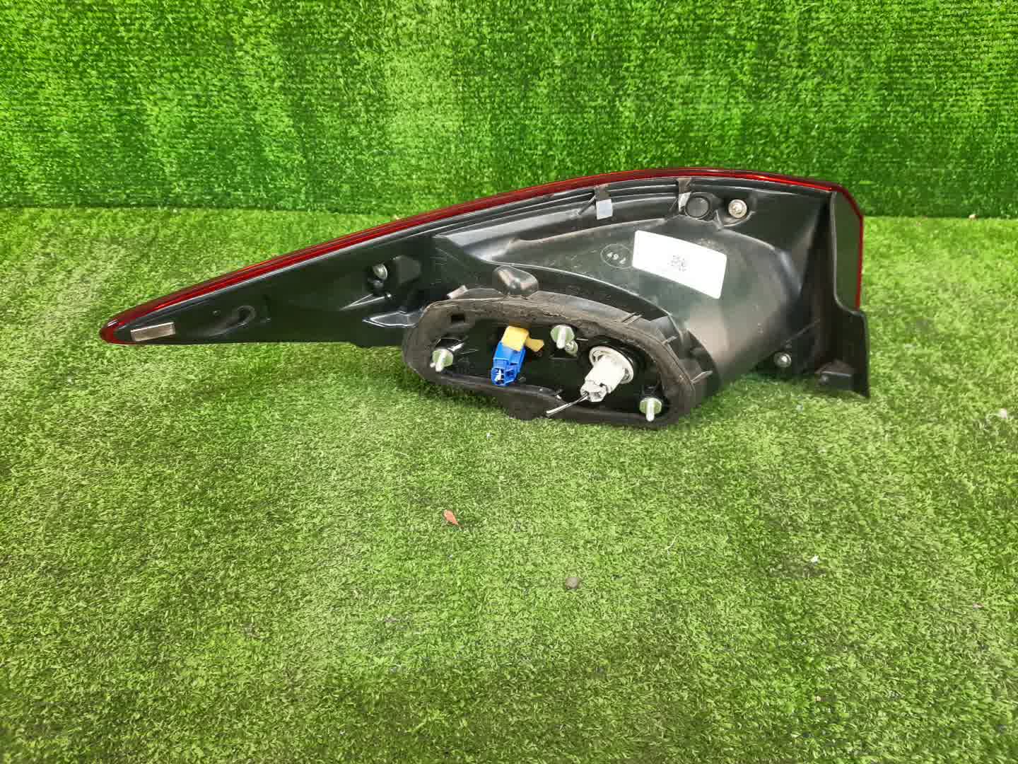 Стоп-сигнал правый задний MAZDA AXELA BM6FJ 2 ракурс