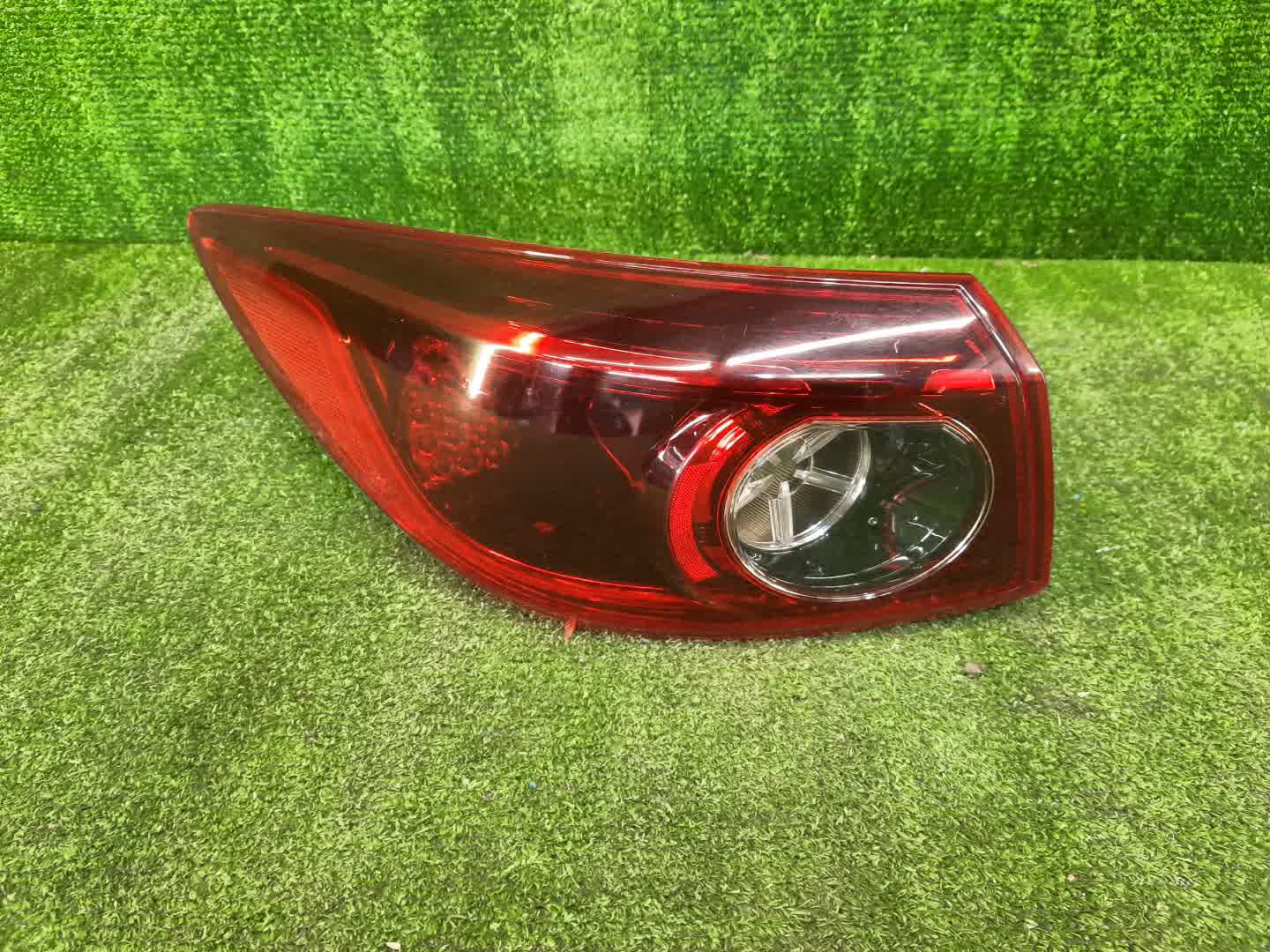 Стоп-сигнал левый задний MAZDA AXELA BM6FJ 1 ракурс