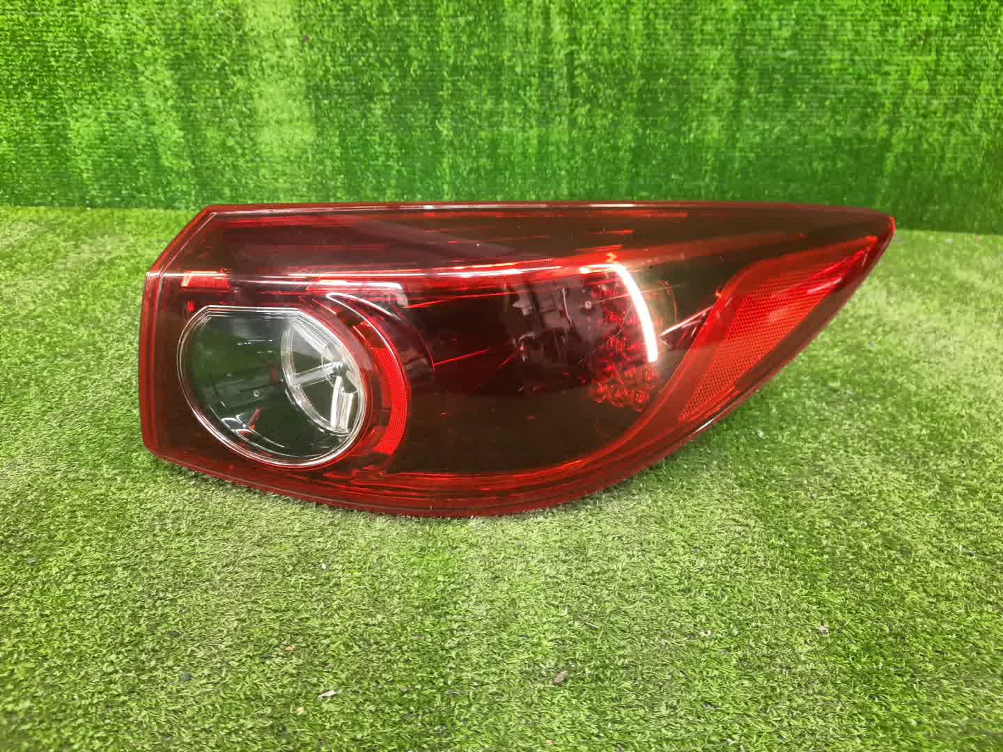Стоп-сигнал правый задний MAZDA AXELA BM6FJ 1 ракурс