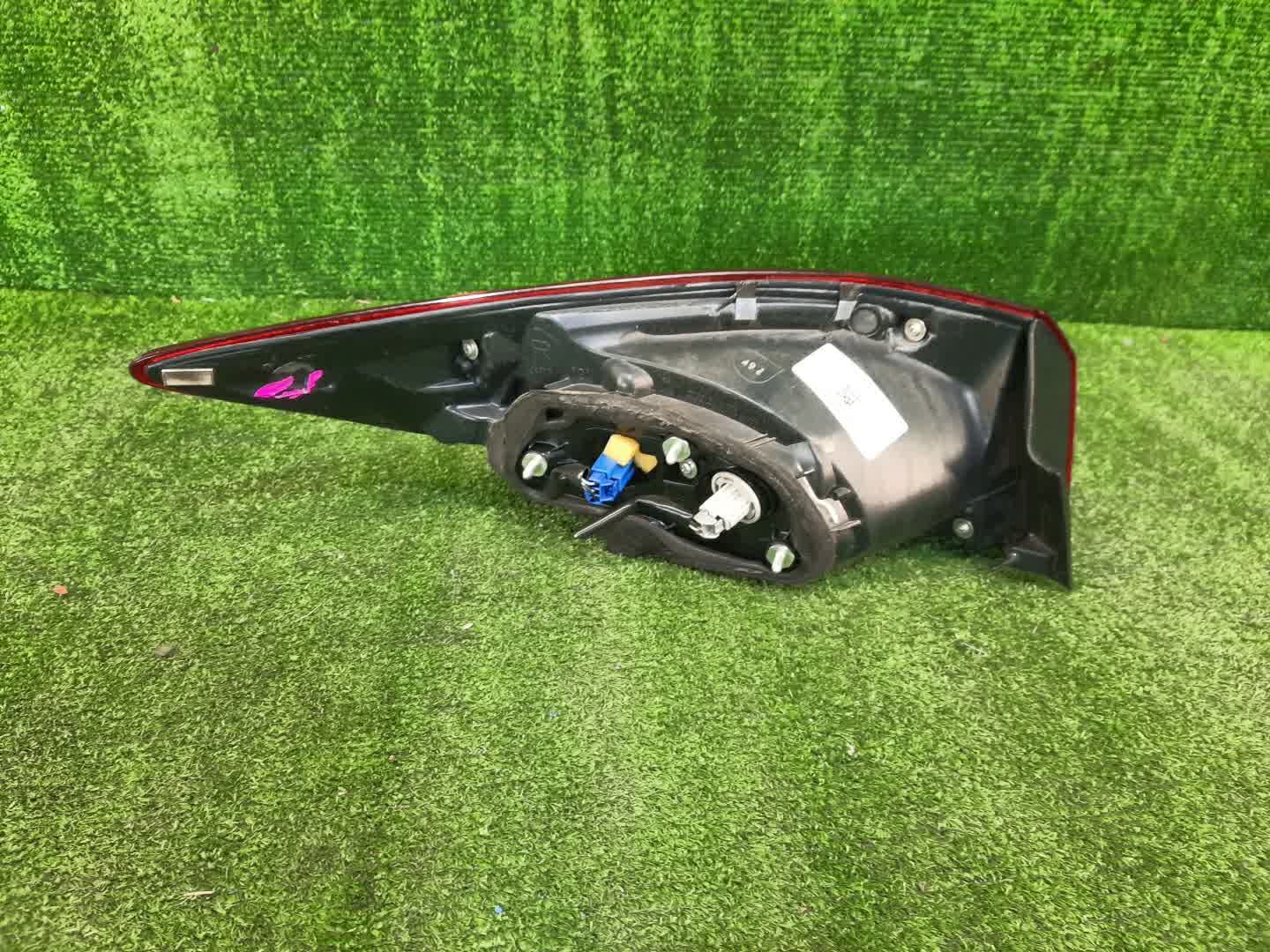 Стоп-сигнал правый задний MAZDA AXELA BM6FJ 2 ракурс