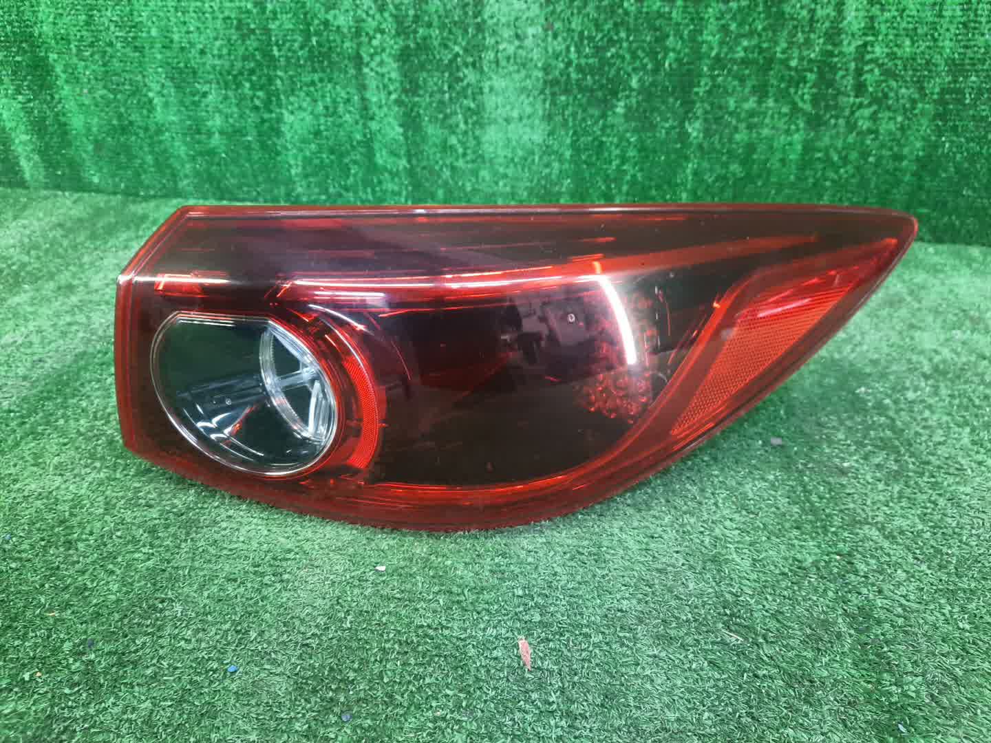 Стоп-сигнал правый задний MAZDA AXELA BM6FJ 1 ракурс
